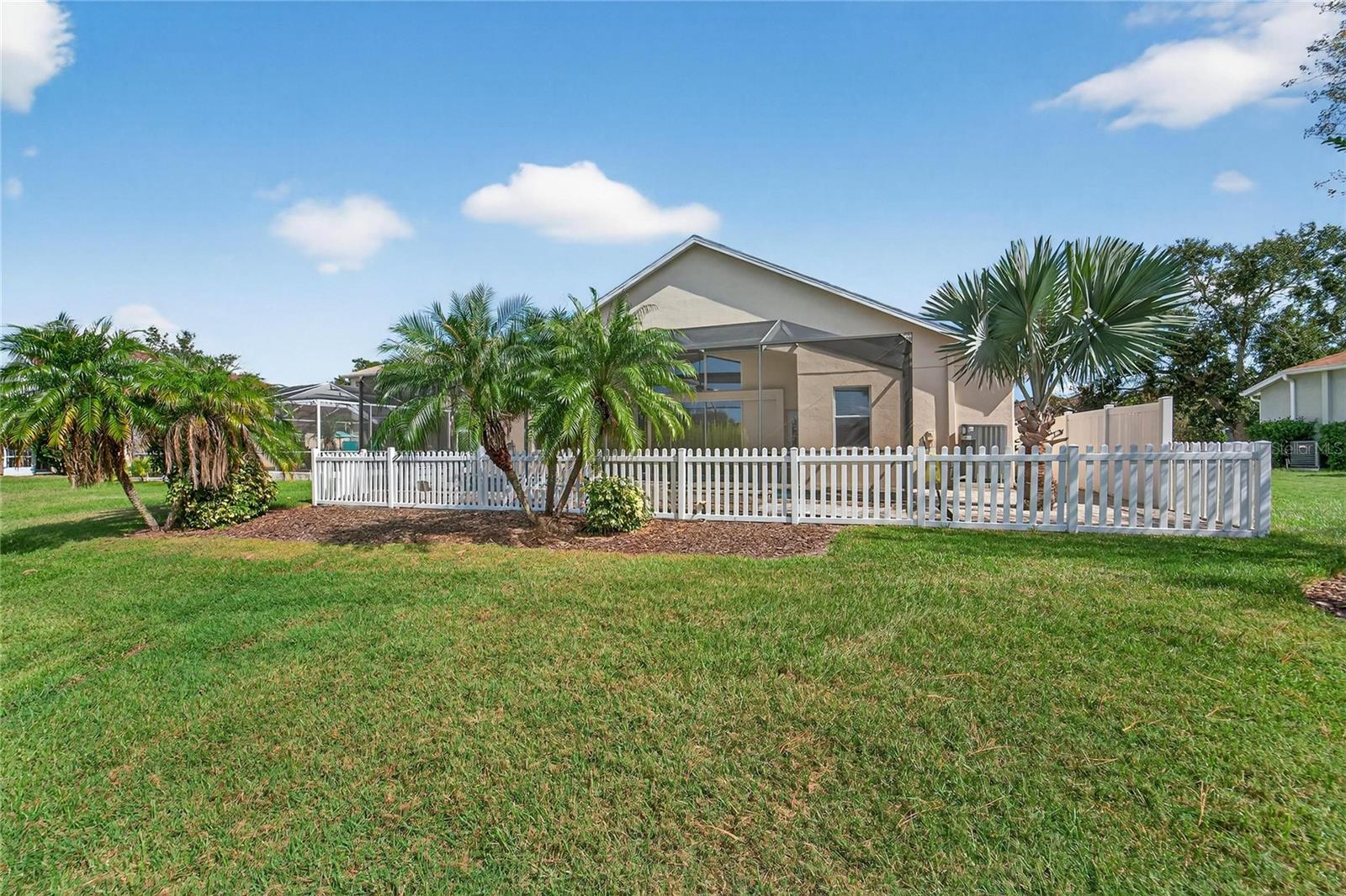 Listing photo id 12 for 10734 Banfield Drive