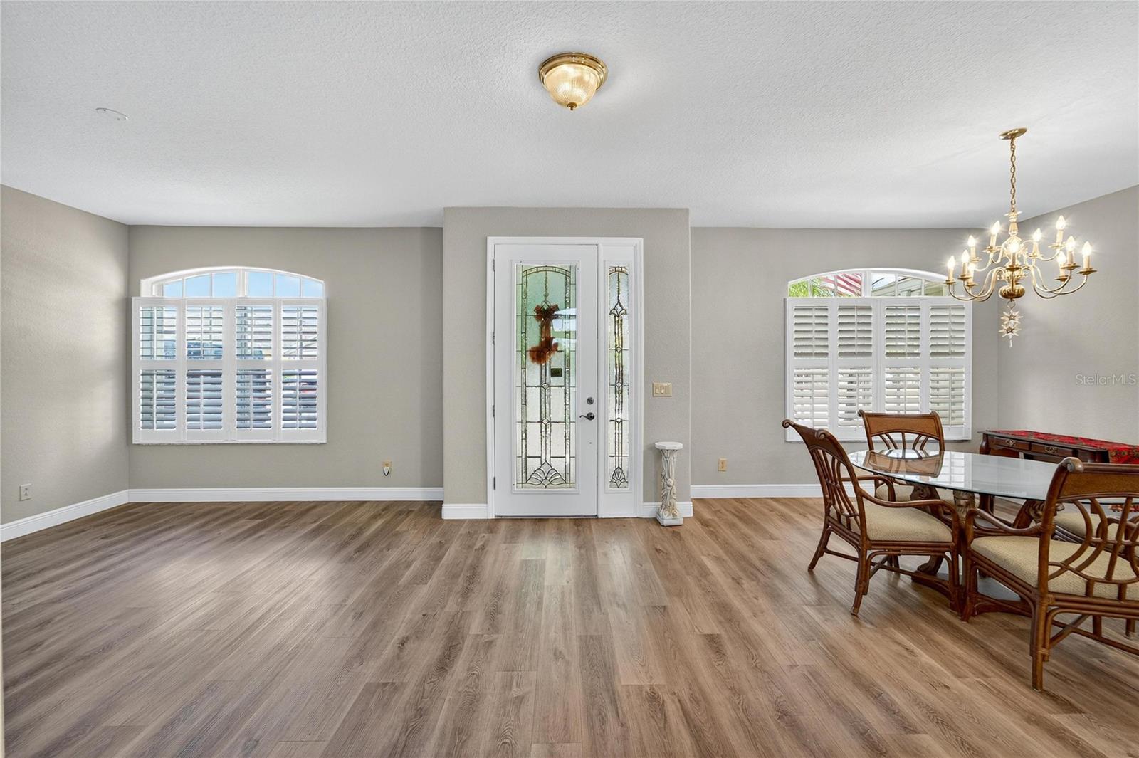 Listing photo id 16 for 10734 Banfield Drive