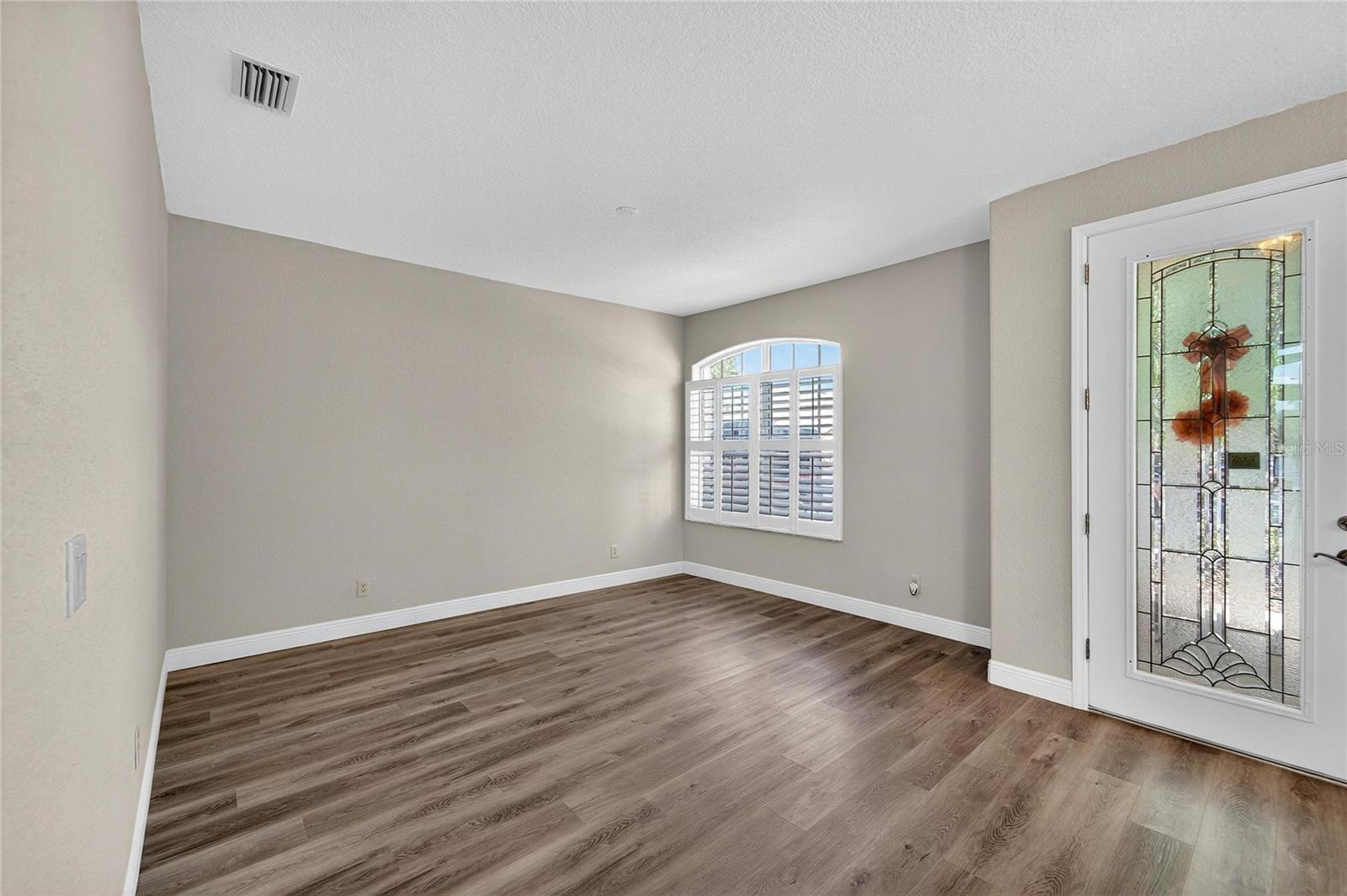 Listing photo id 17 for 10734 Banfield Drive