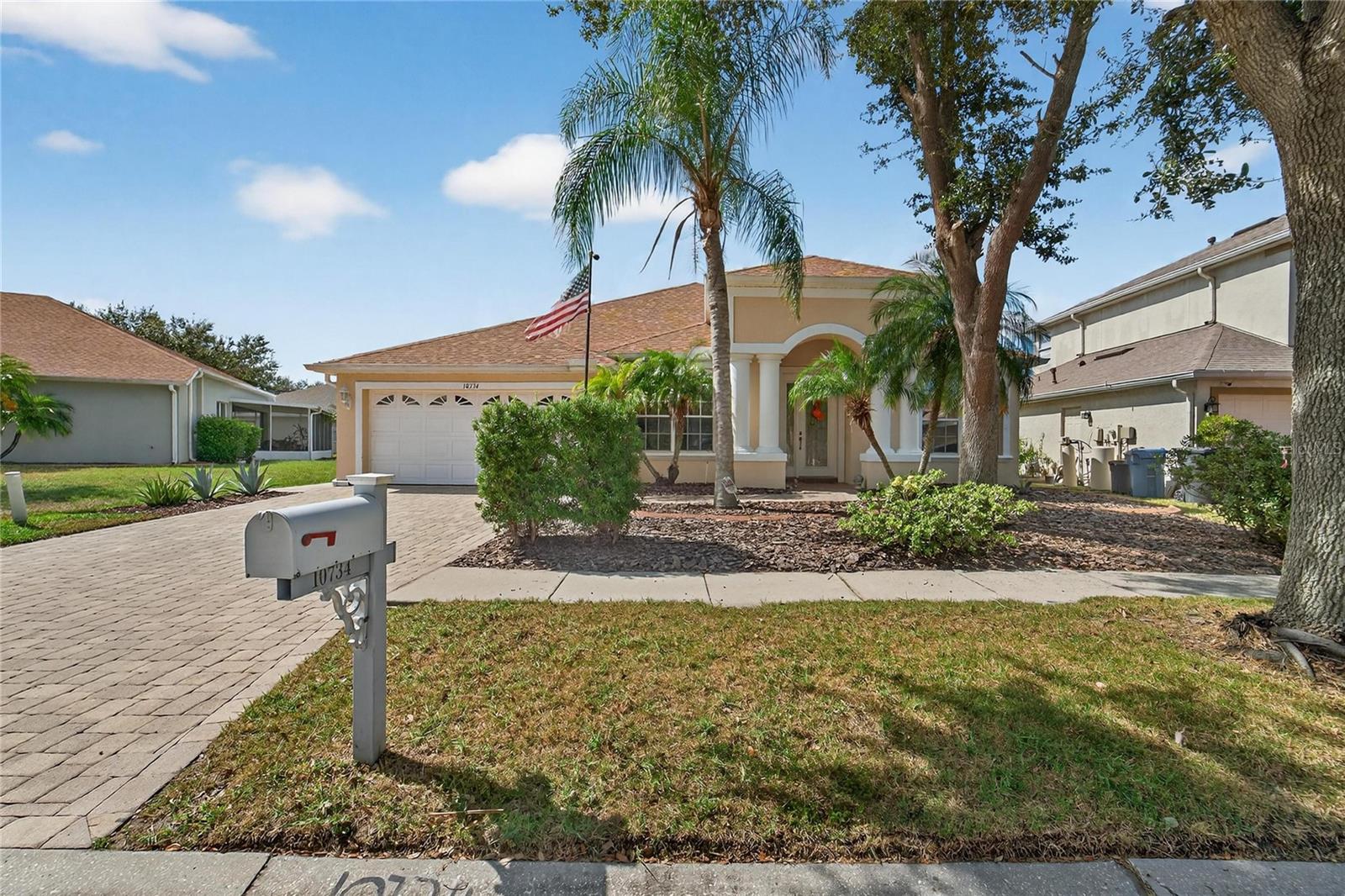 Listing photo id 0 for 10734 Banfield Drive