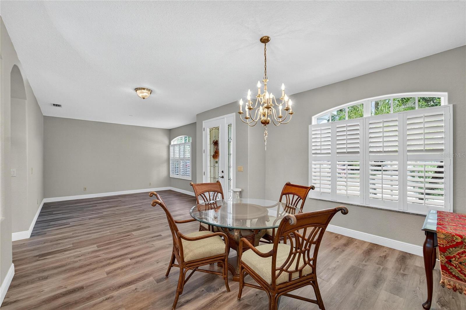 Listing photo id 18 for 10734 Banfield Drive