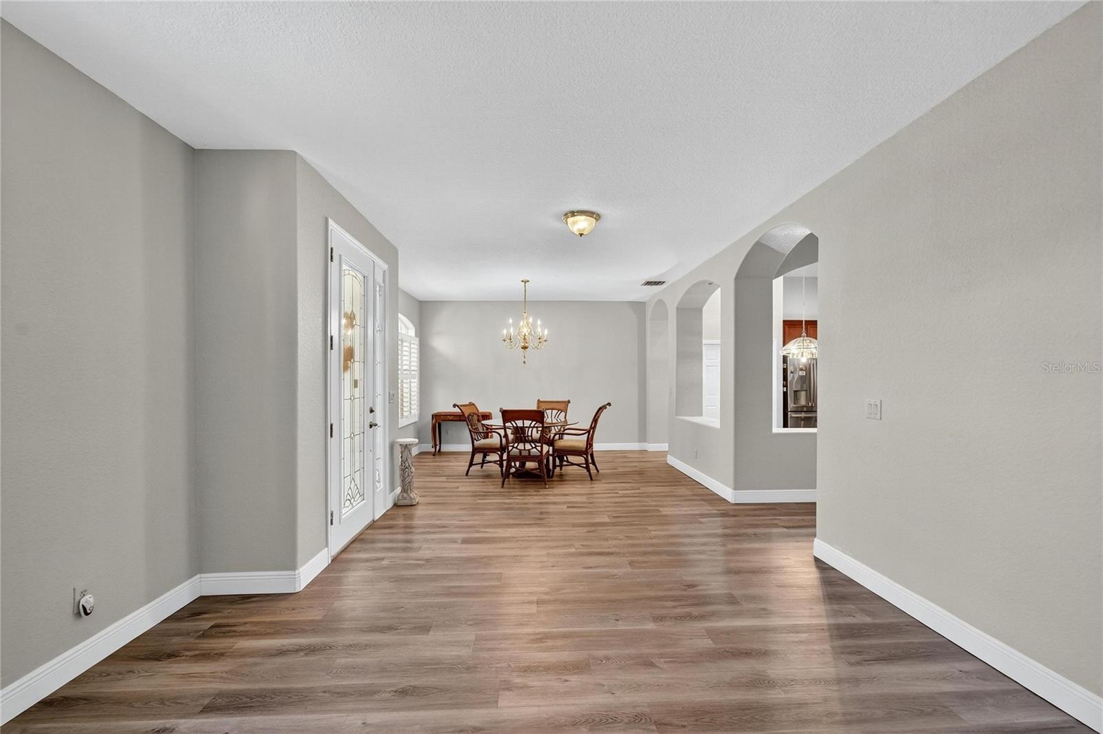 Listing photo id 19 for 10734 Banfield Drive