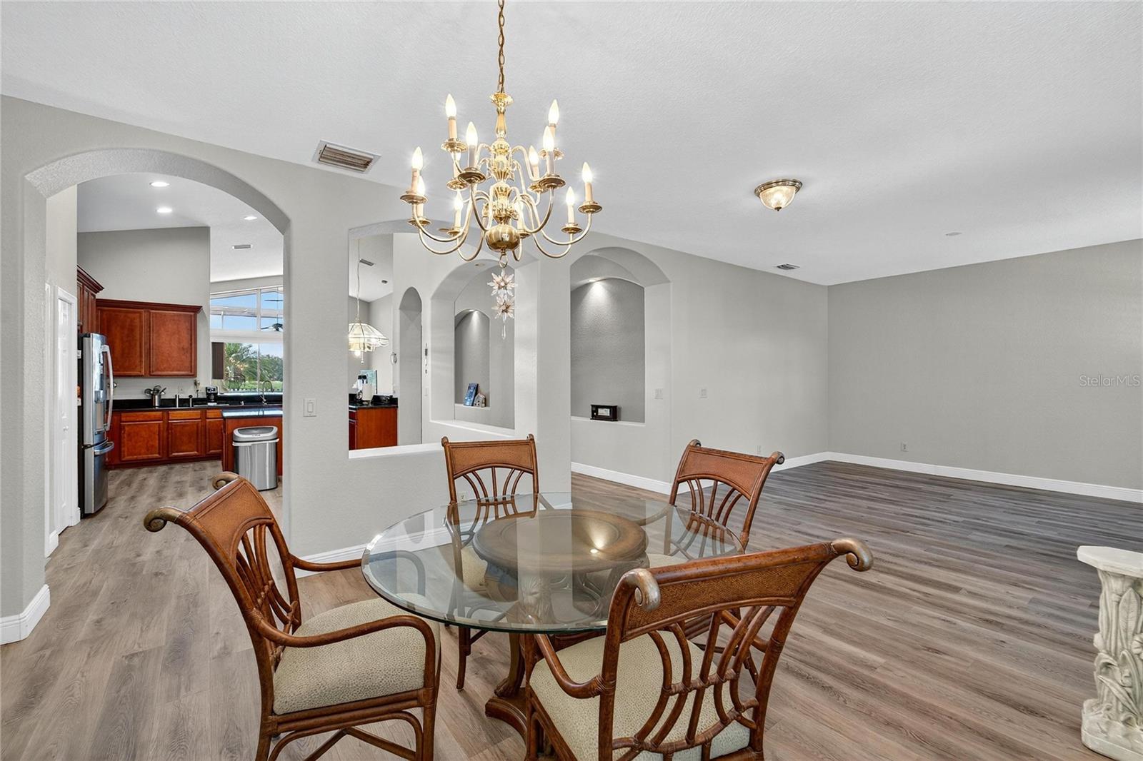 Listing photo id 20 for 10734 Banfield Drive
