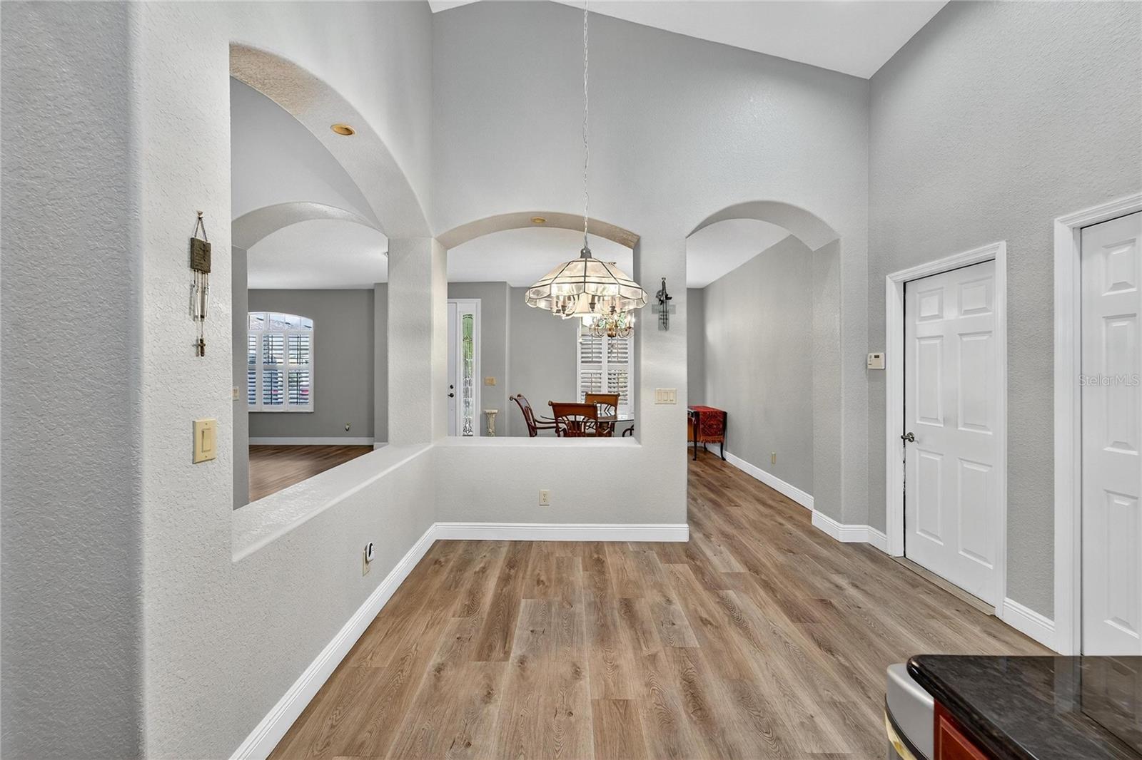 Listing photo id 26 for 10734 Banfield Drive