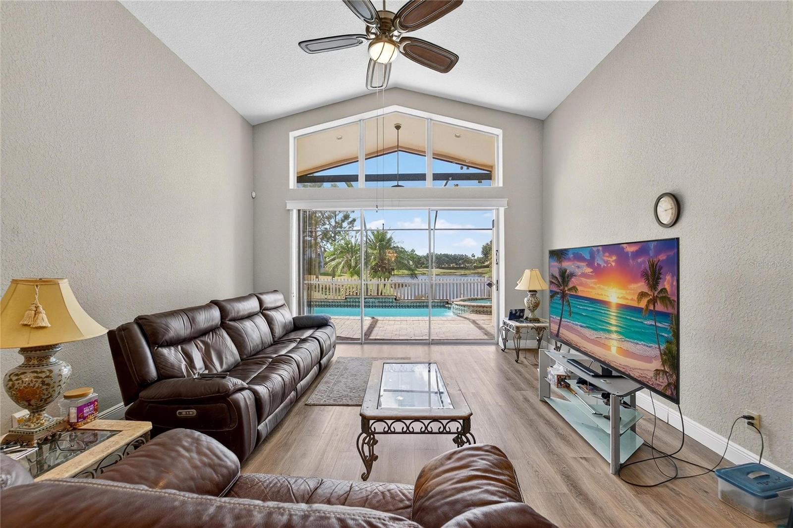 Listing photo id 27 for 10734 Banfield Drive