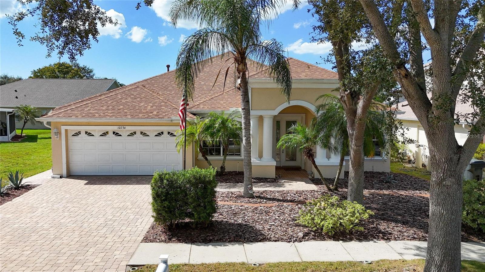 Listing photo id 1 for 10734 Banfield Drive