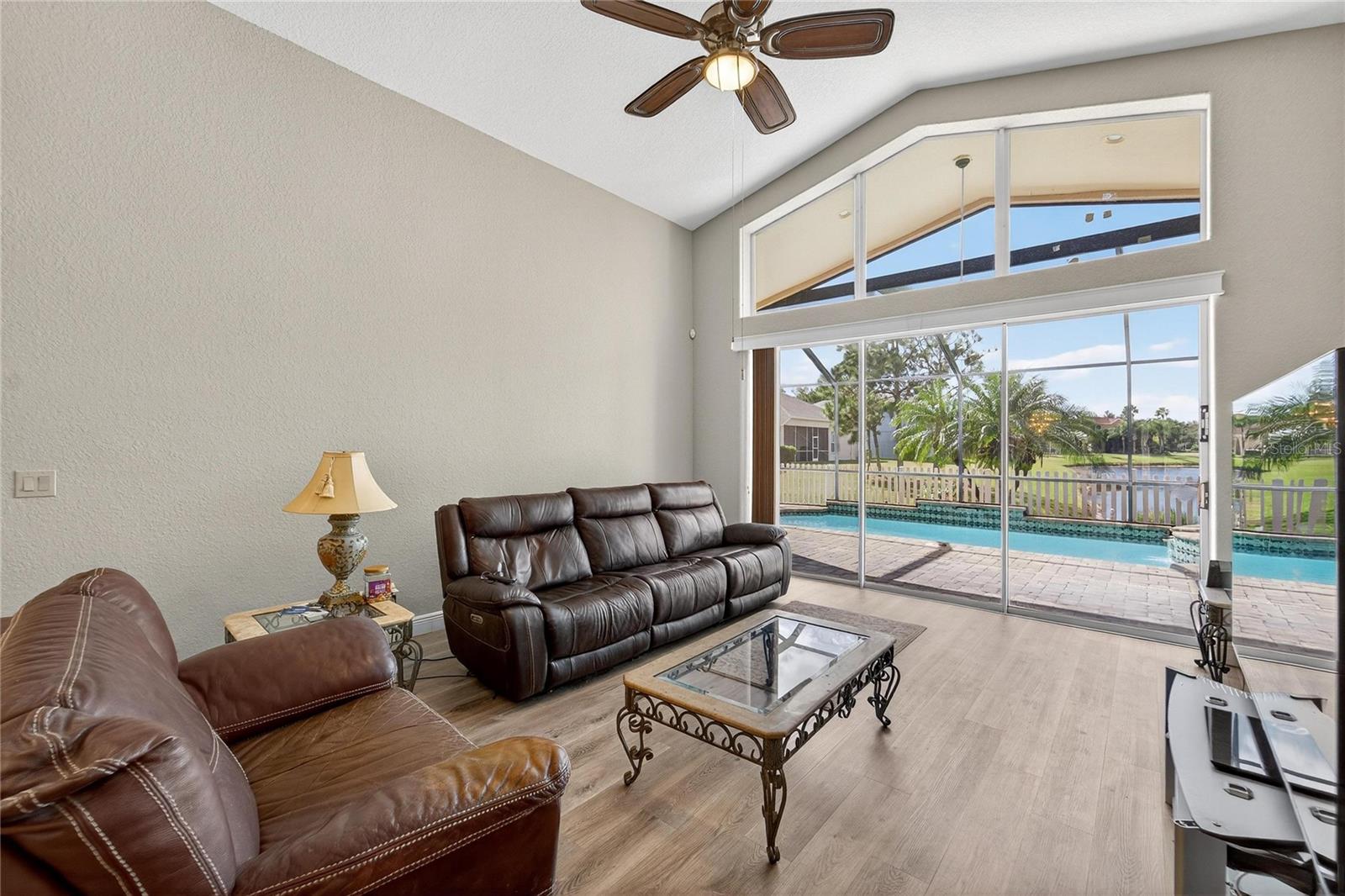 Listing photo id 28 for 10734 Banfield Drive