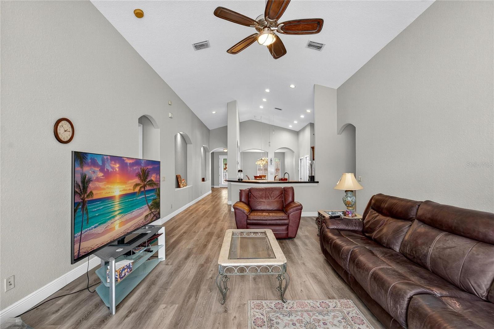 Listing photo id 29 for 10734 Banfield Drive