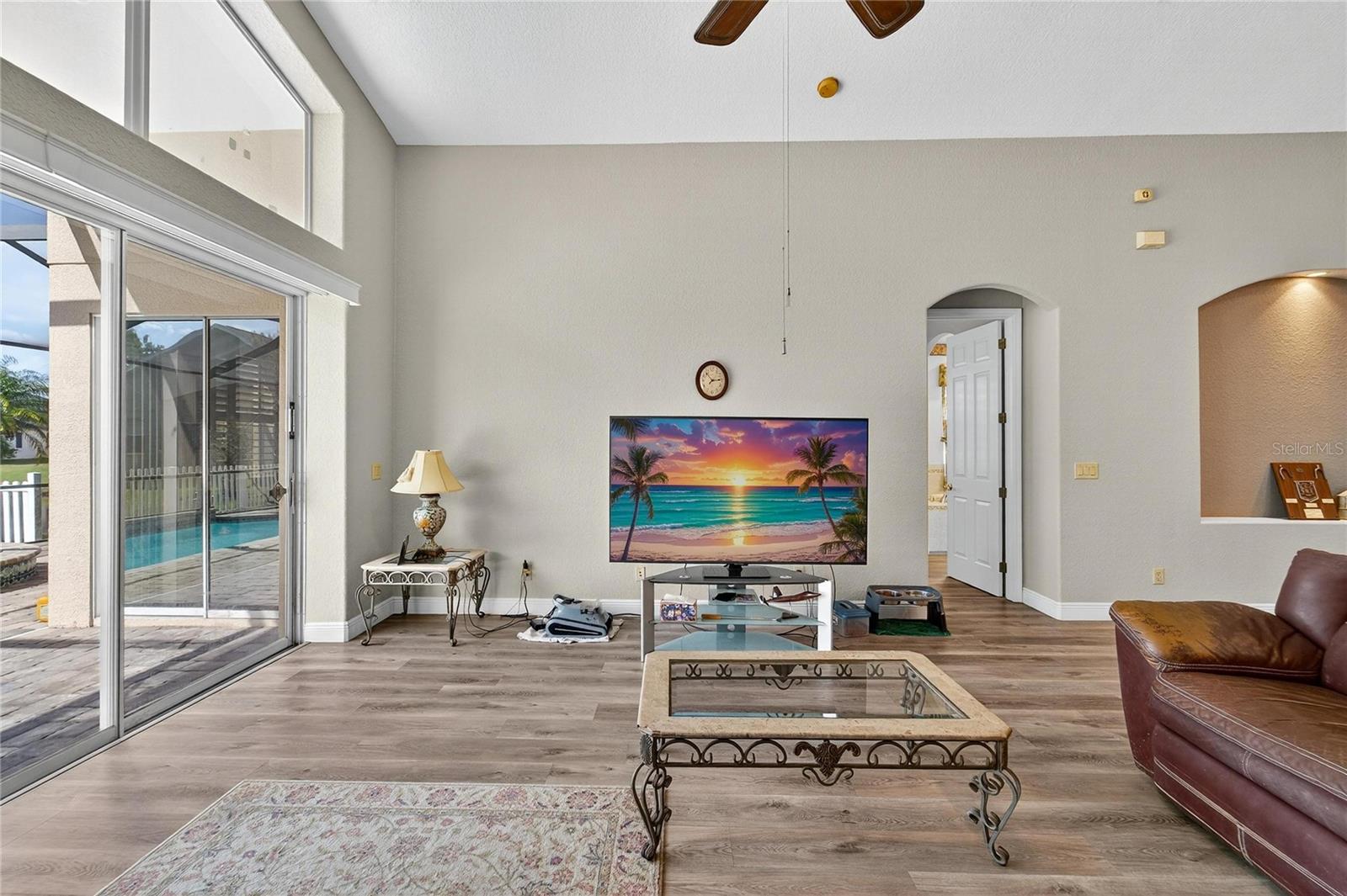 Listing photo id 30 for 10734 Banfield Drive