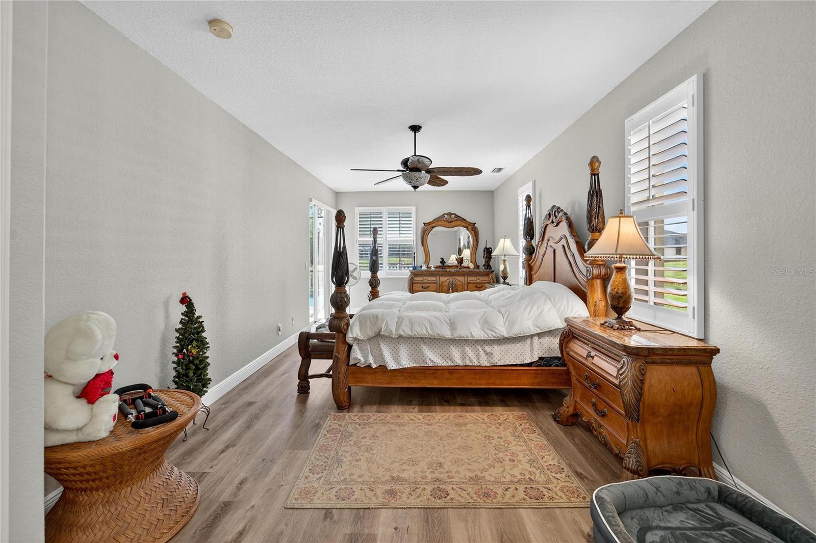 Listing photo id 32 for 10734 Banfield Drive