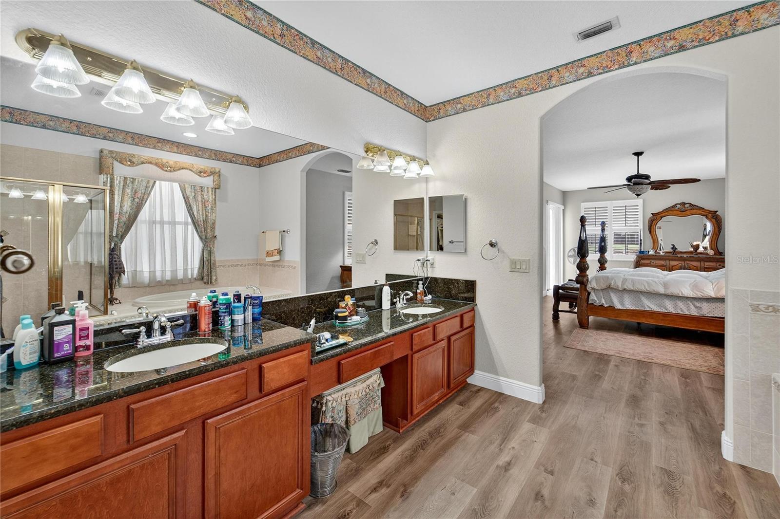 Listing photo id 34 for 10734 Banfield Drive