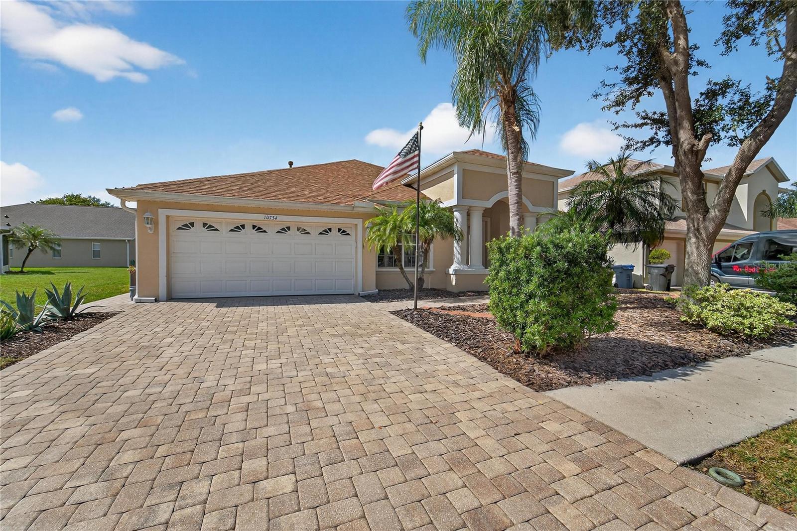 Listing photo id 2 for 10734 Banfield Drive