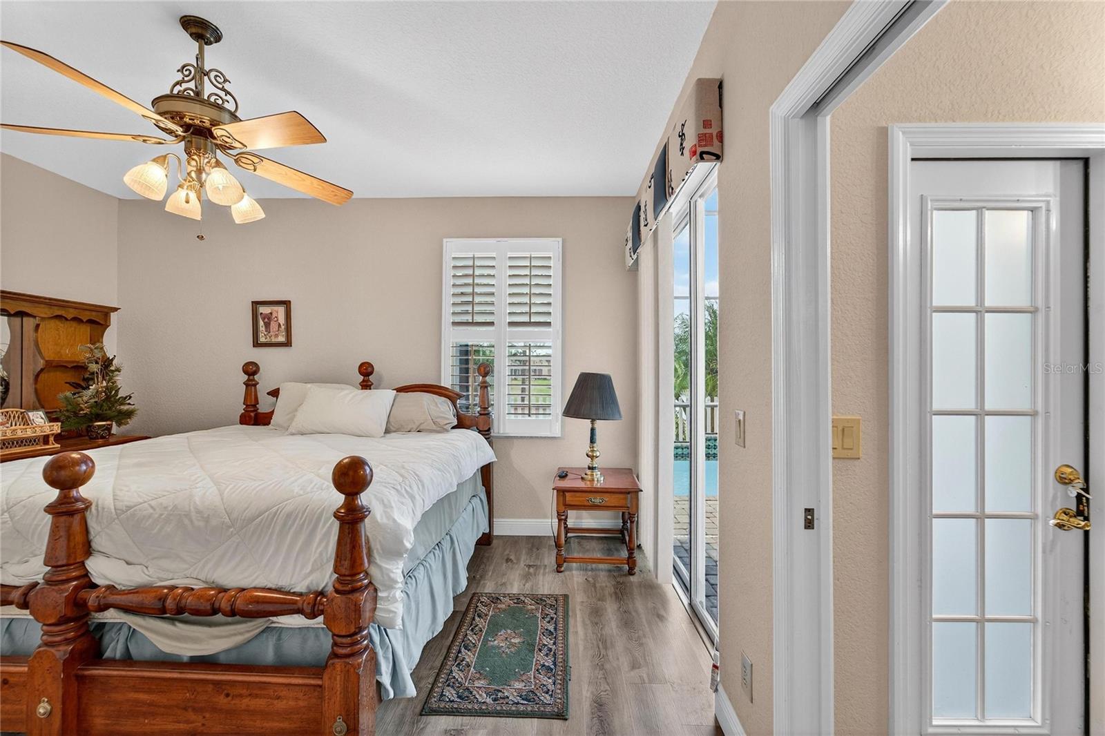 Listing photo id 38 for 10734 Banfield Drive