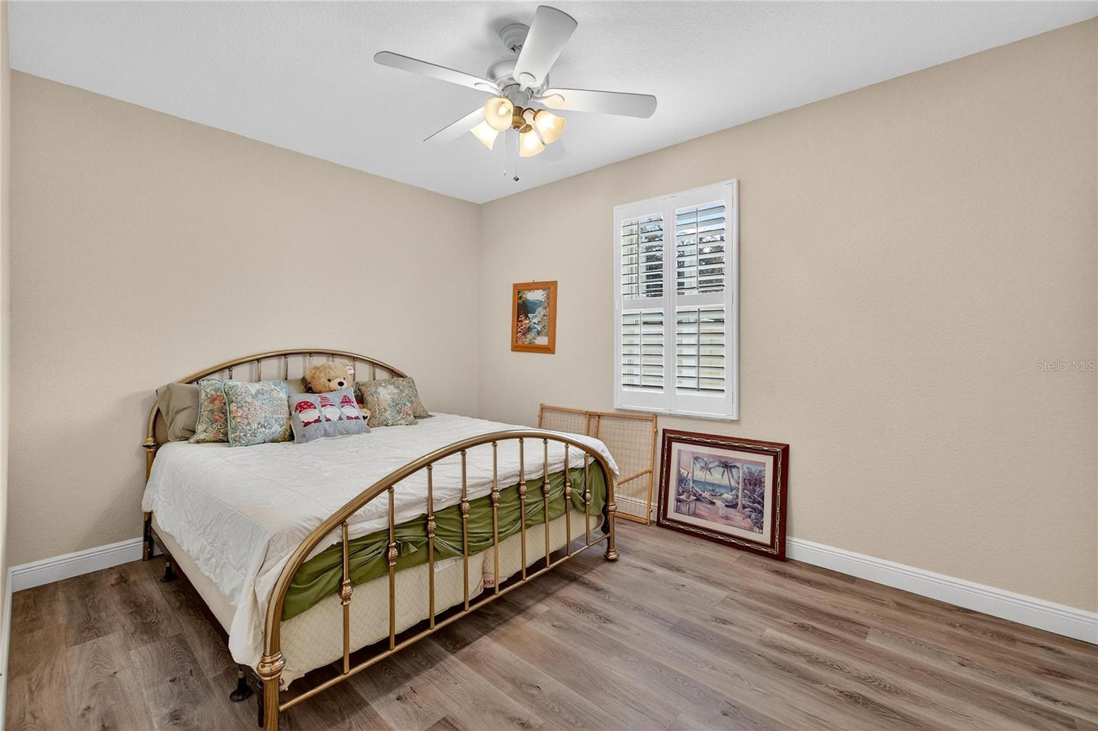 Listing photo id 41 for 10734 Banfield Drive