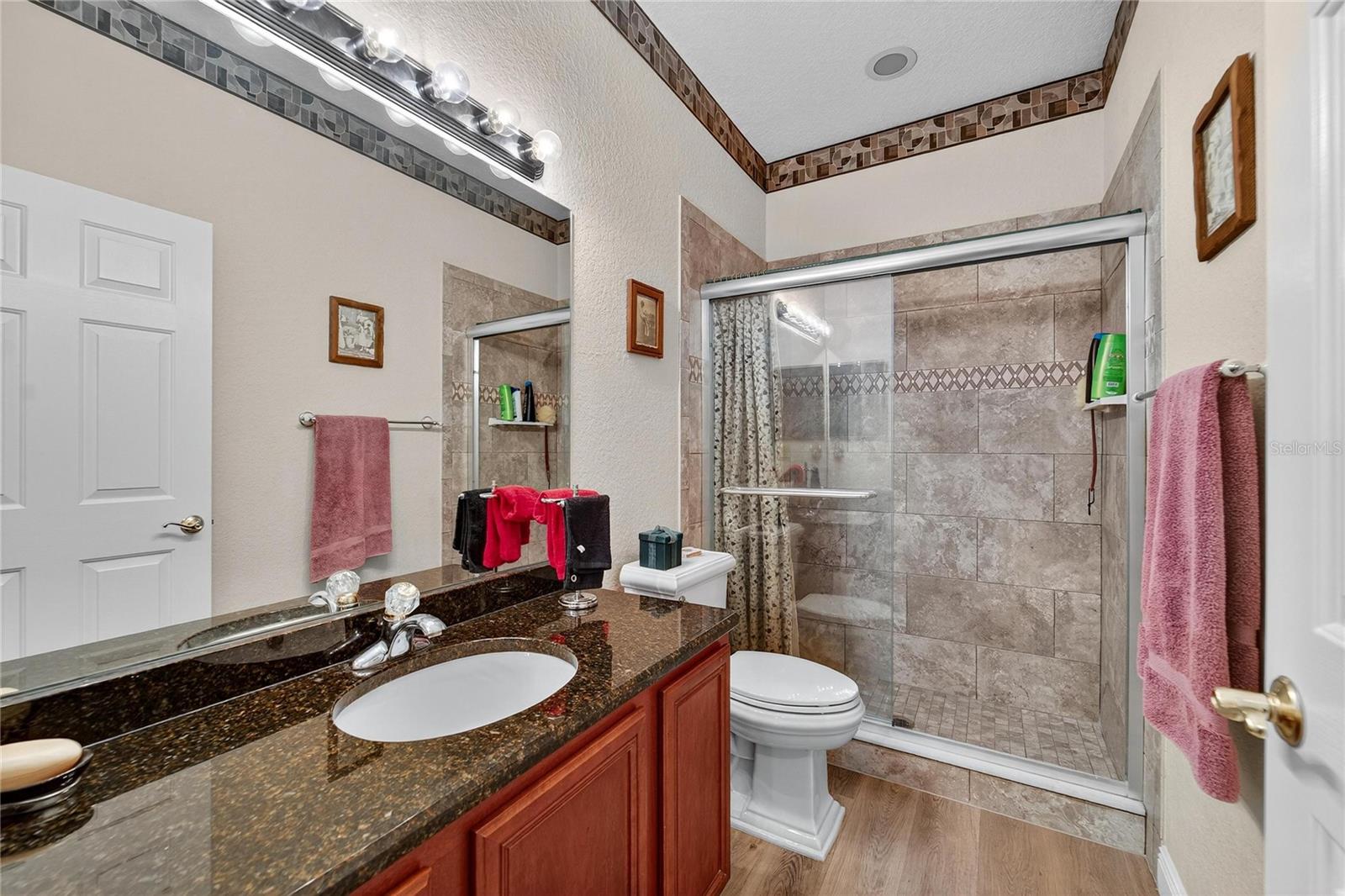 Listing photo id 44 for 10734 Banfield Drive