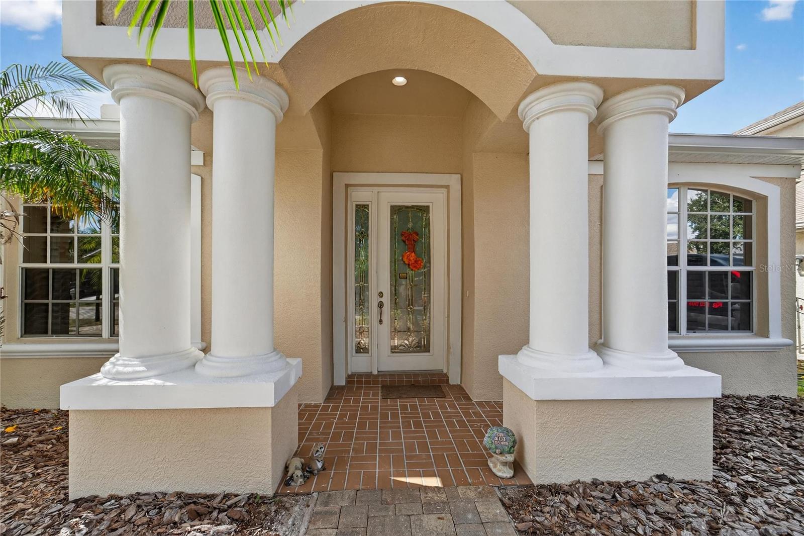 Listing photo id 3 for 10734 Banfield Drive