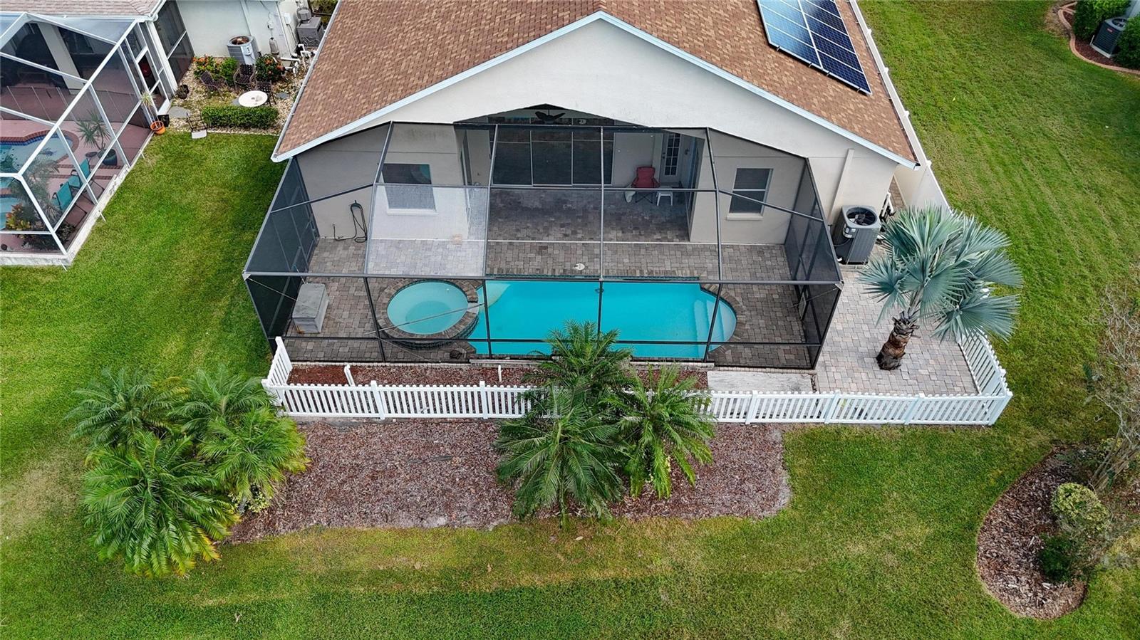 Listing photo id 54 for 10734 Banfield Drive