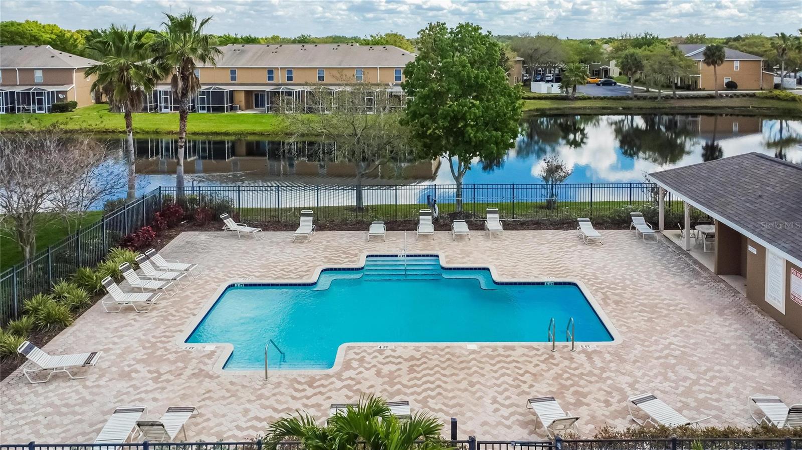 Listing photo id 57 for 10734 Banfield Drive