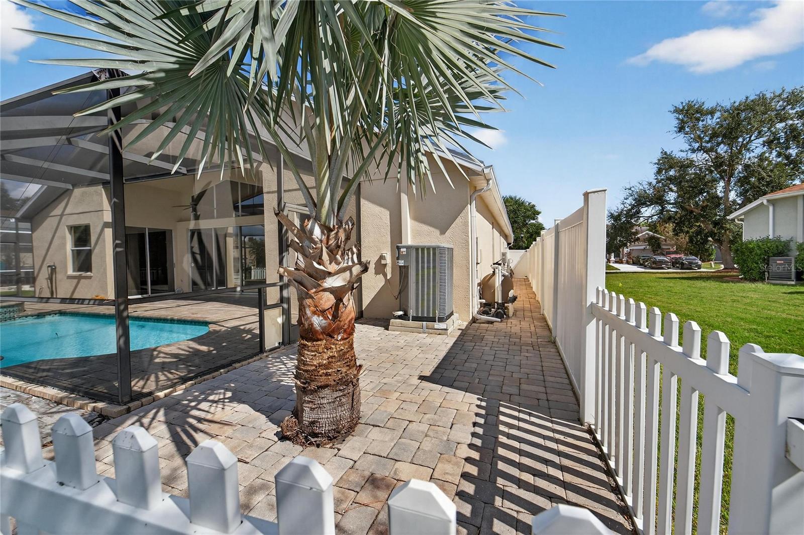 Listing photo id 6 for 10734 Banfield Drive
