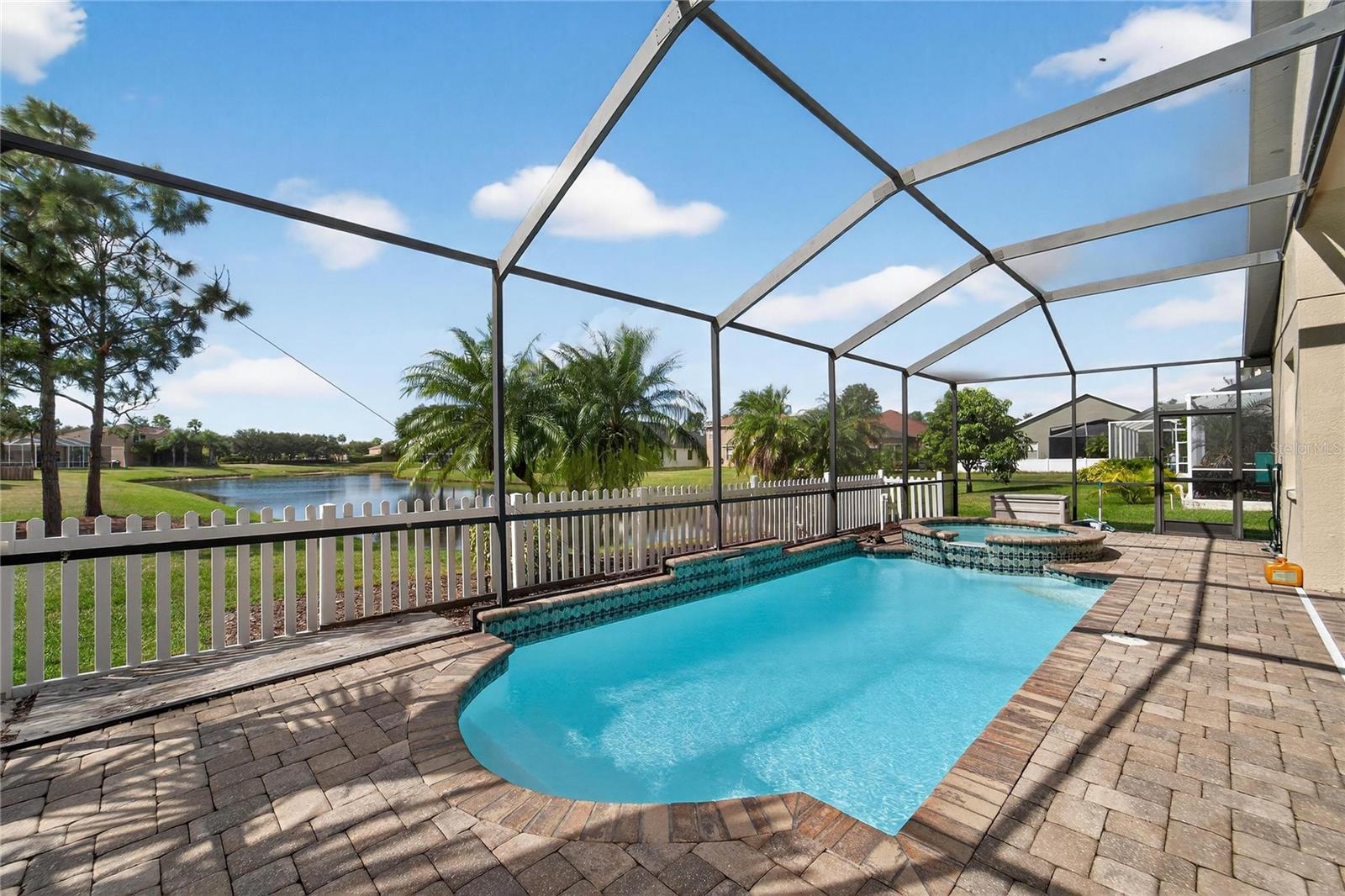 Listing photo id 7 for 10734 Banfield Drive