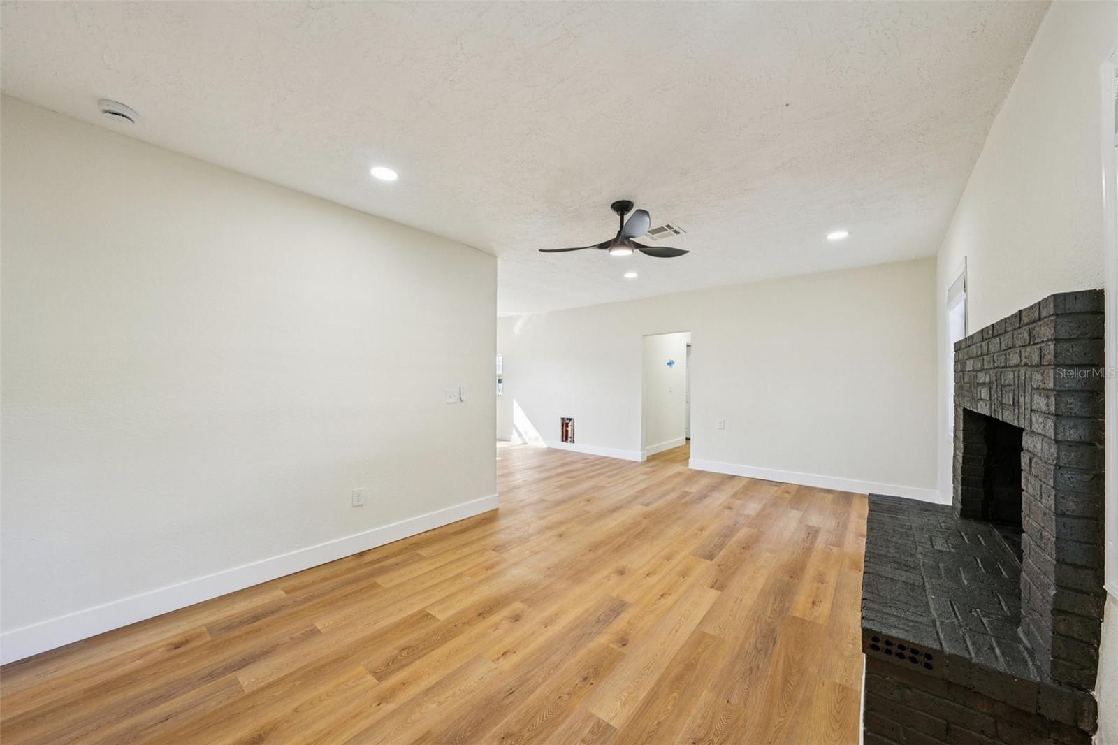 Image 11 of 40 For 12832 Campbell Lane