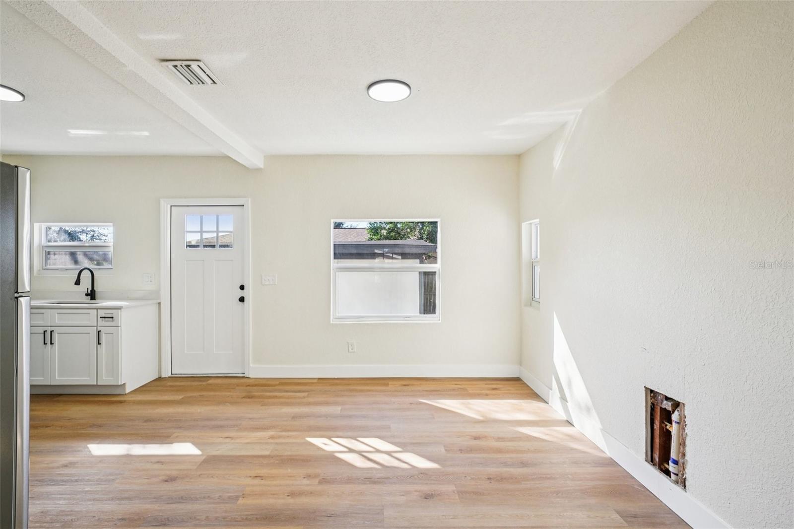 Image 13 of 40 For 12832 Campbell Lane