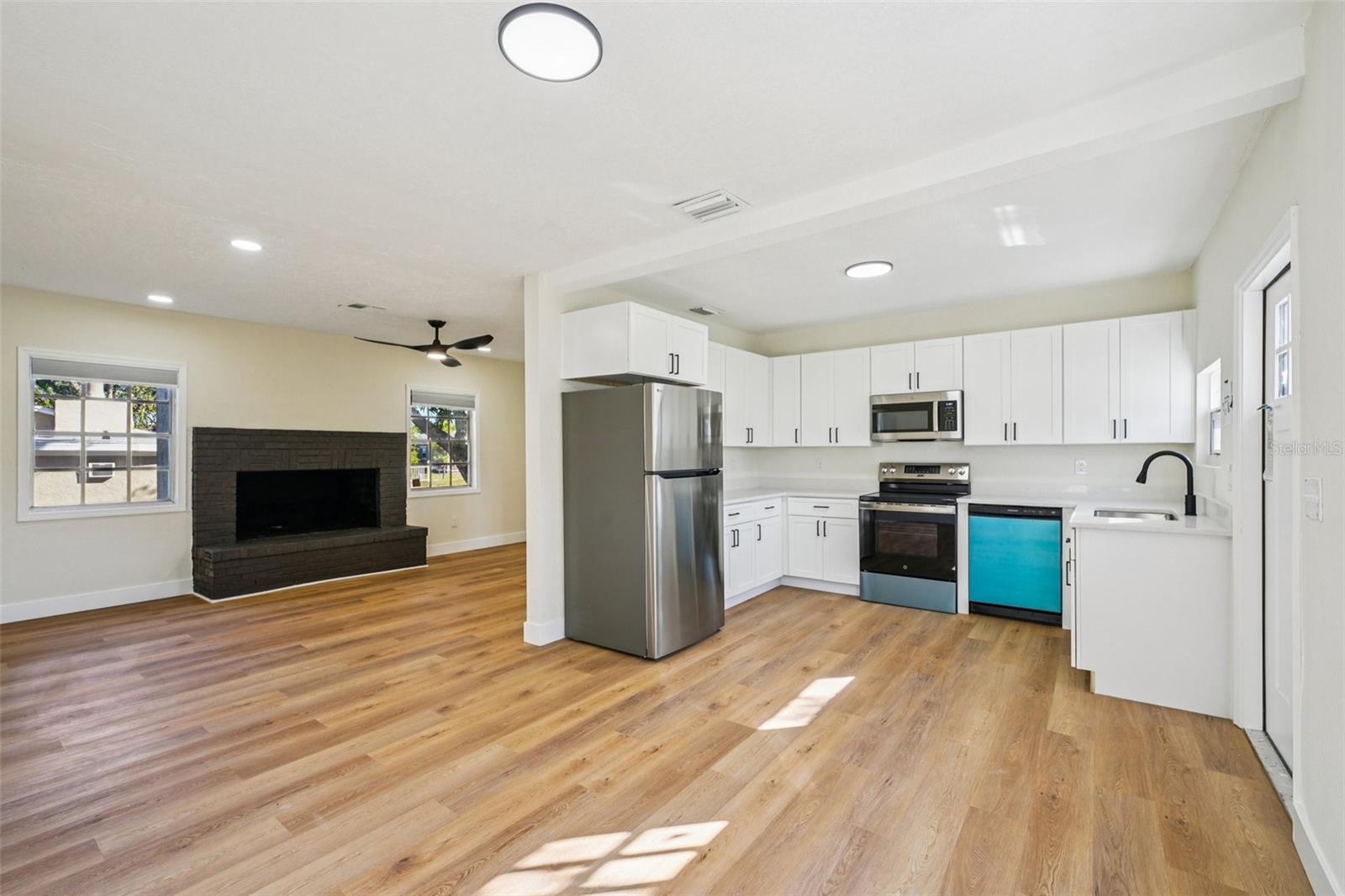 Image 16 of 40 For 12832 Campbell Lane