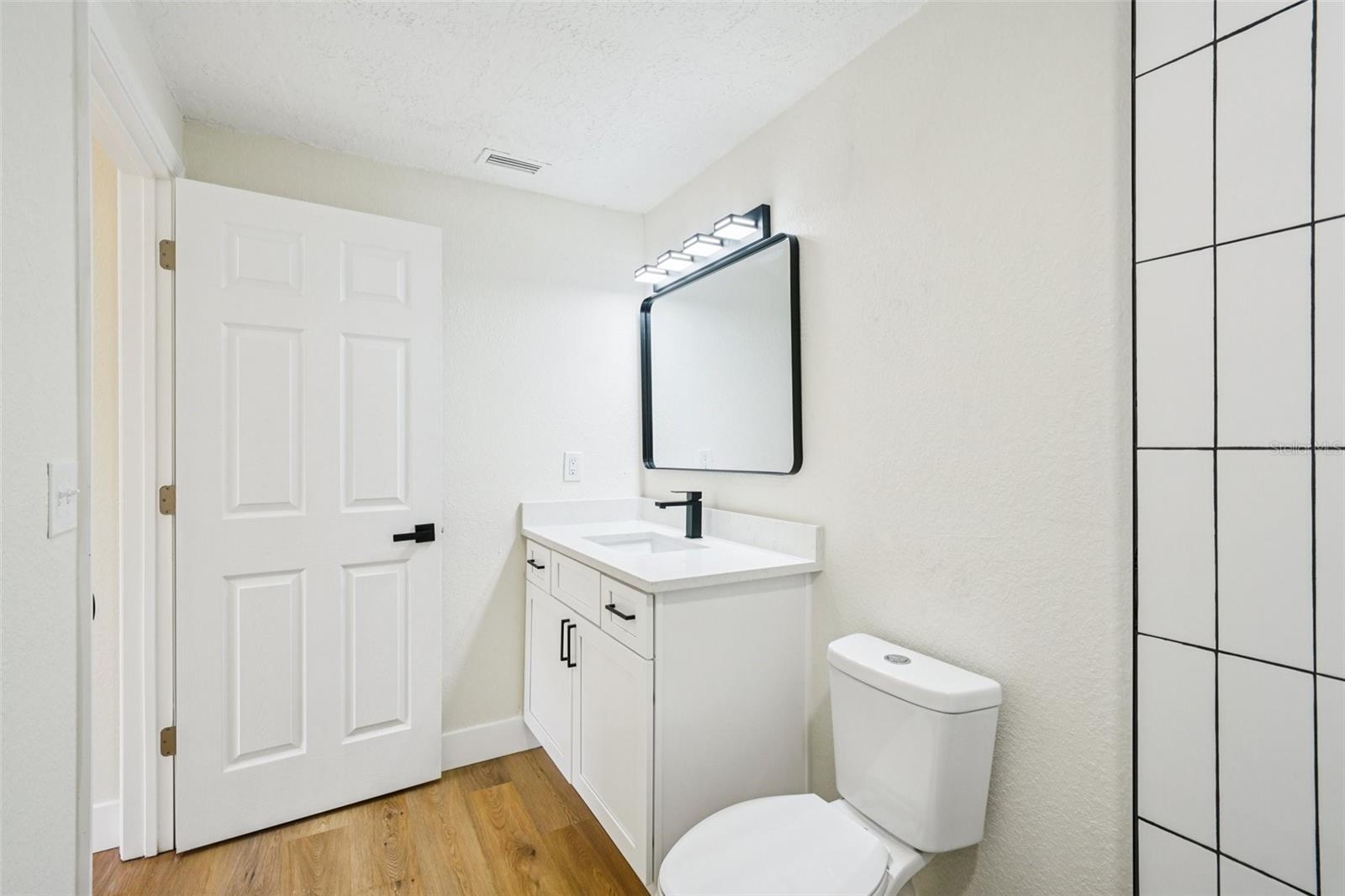 Image 21 of 40 For 12832 Campbell Lane