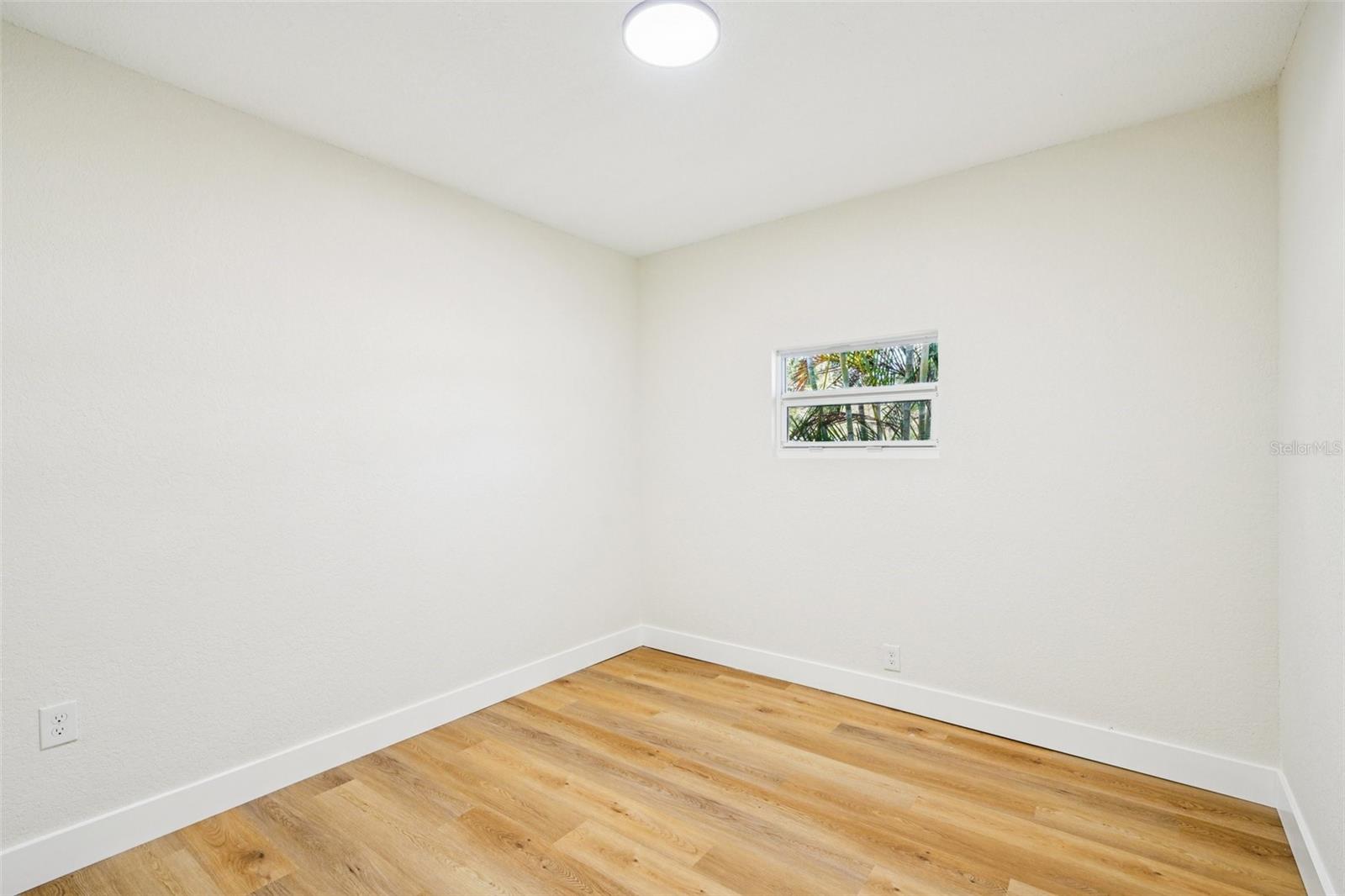 Image 25 of 40 For 12832 Campbell Lane