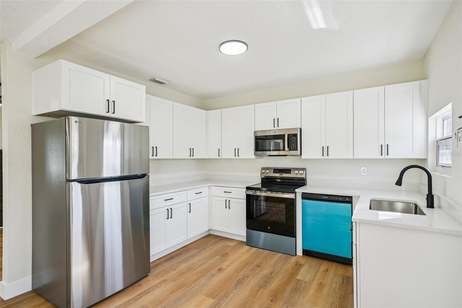 Image 3 of 40 For 12832 Campbell Lane