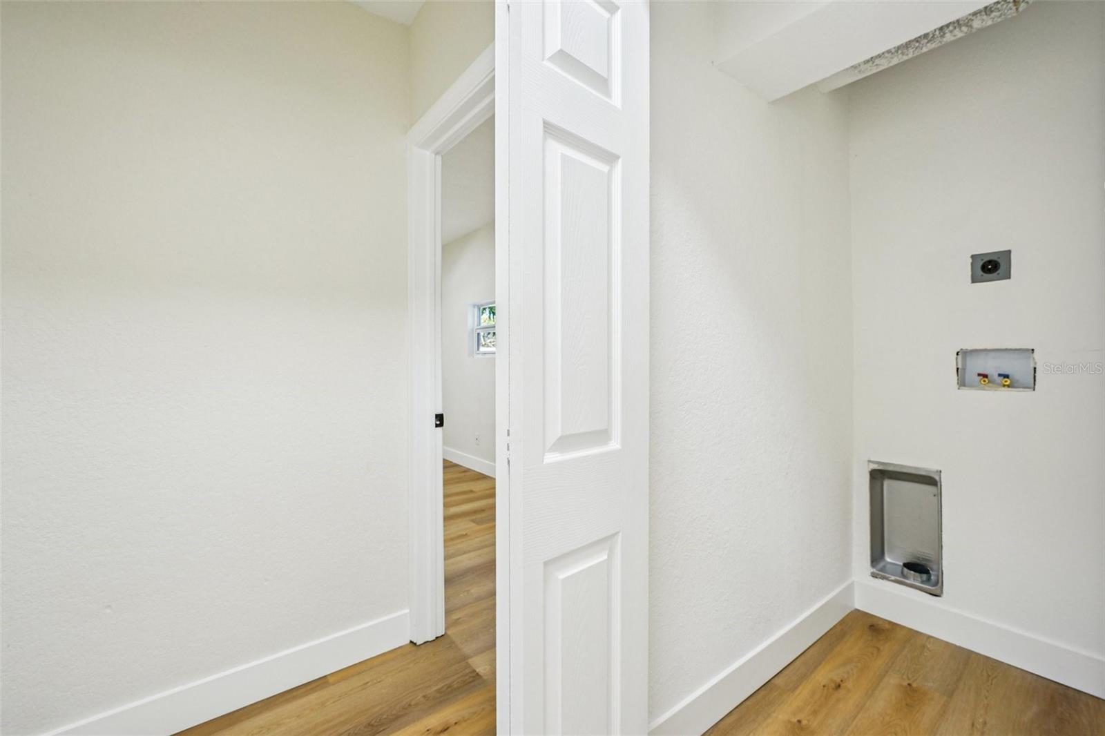 Image 32 of 40 For 12832 Campbell Lane