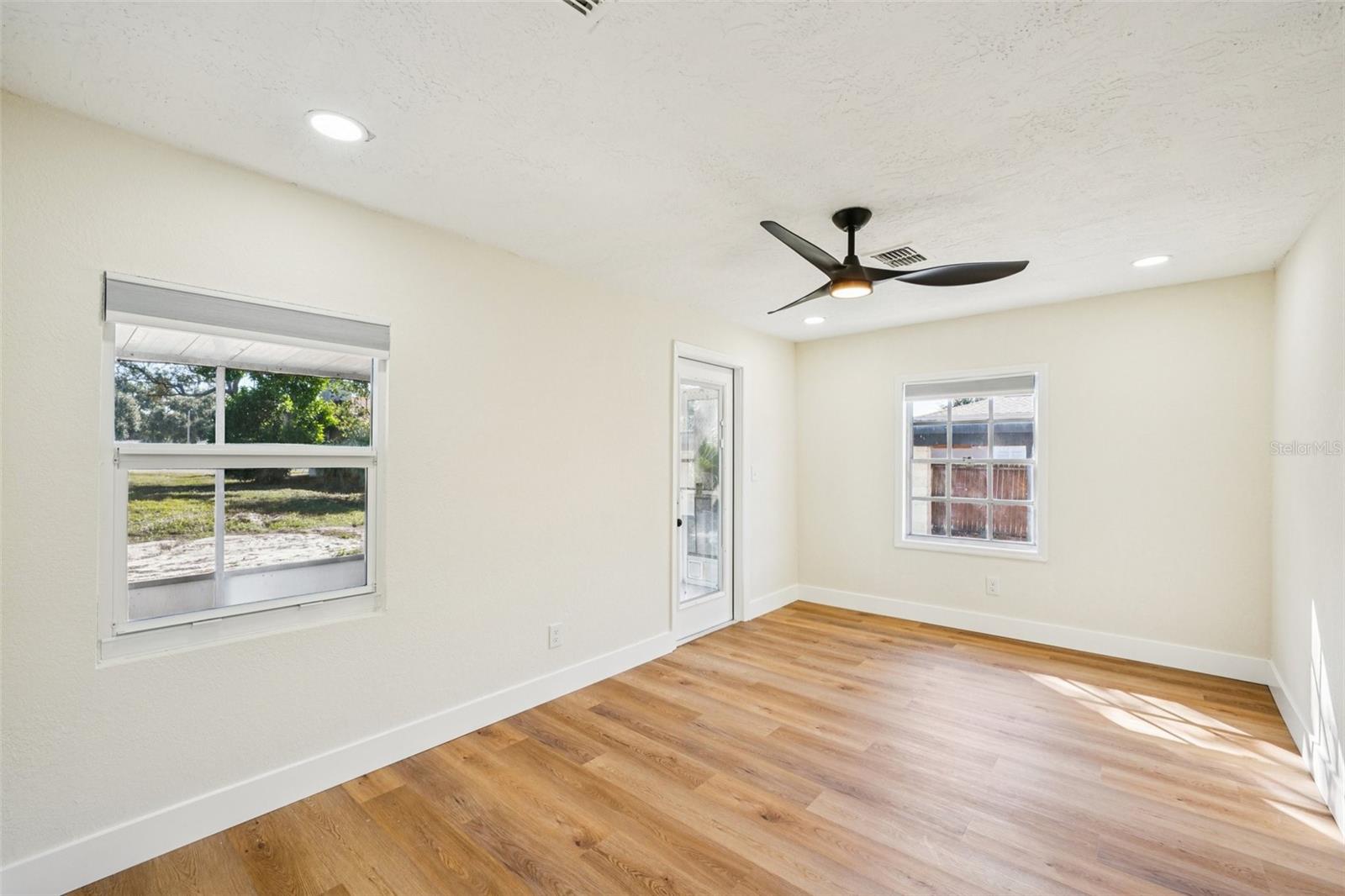 Image 6 of 40 For 12832 Campbell Lane