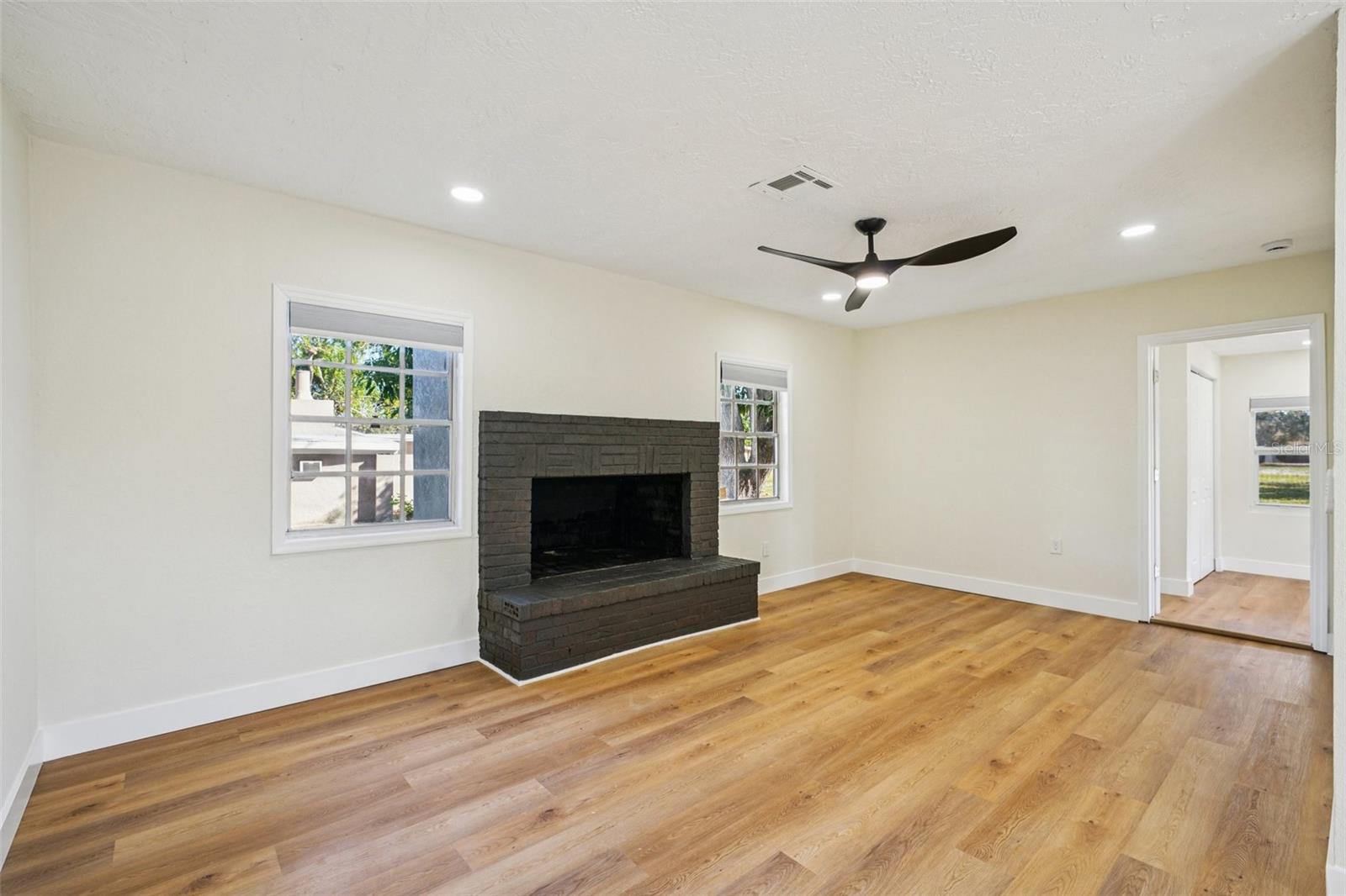 Image 9 of 40 For 12832 Campbell Lane