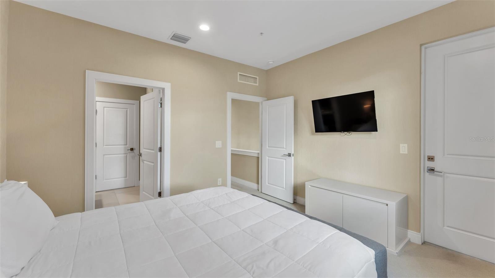 Image 24 of 64 For 3114 Brasilia Avenue