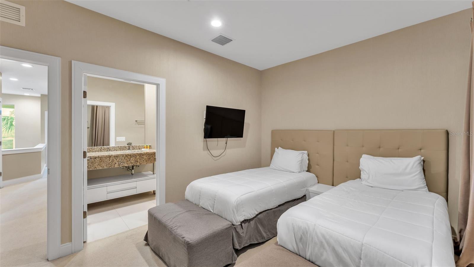 Image 38 of 64 For 3114 Brasilia Avenue