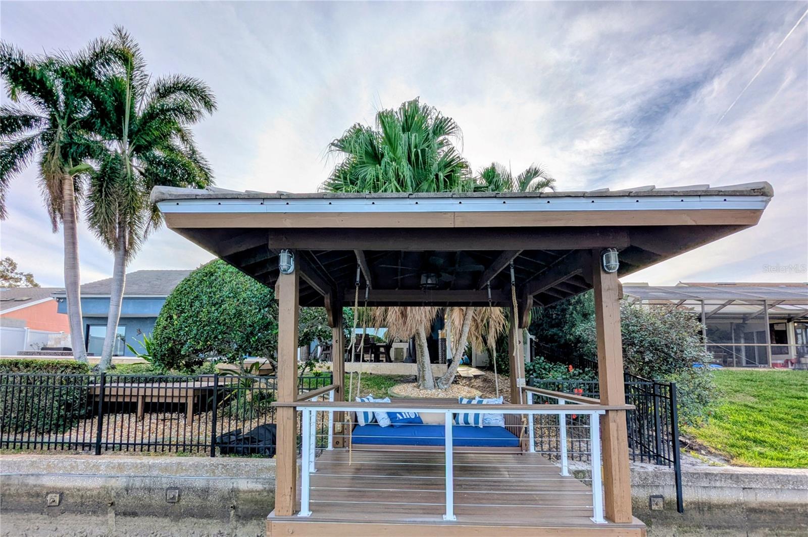 Listing photo id 76 for 4169 Saltwater Boulevard