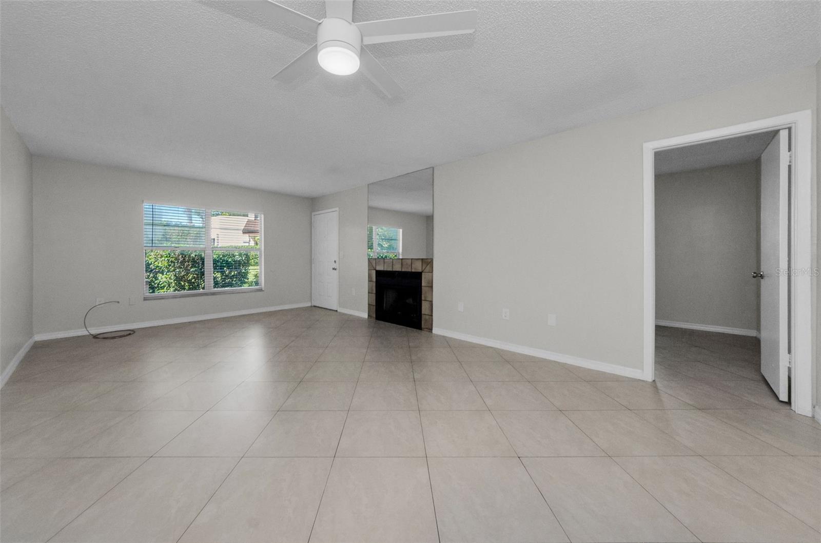 Image 11 of 37 For 3455 Countryside Boulevard 1