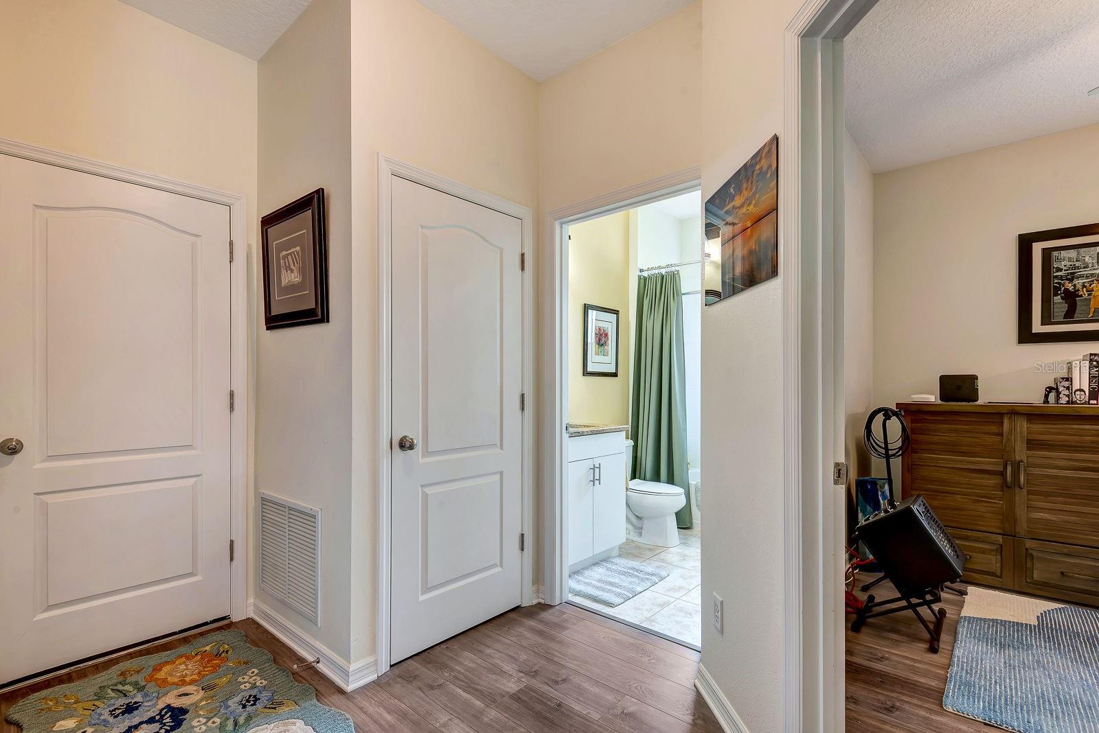 Image 16 of 33 For 5007 Boston Common Glen