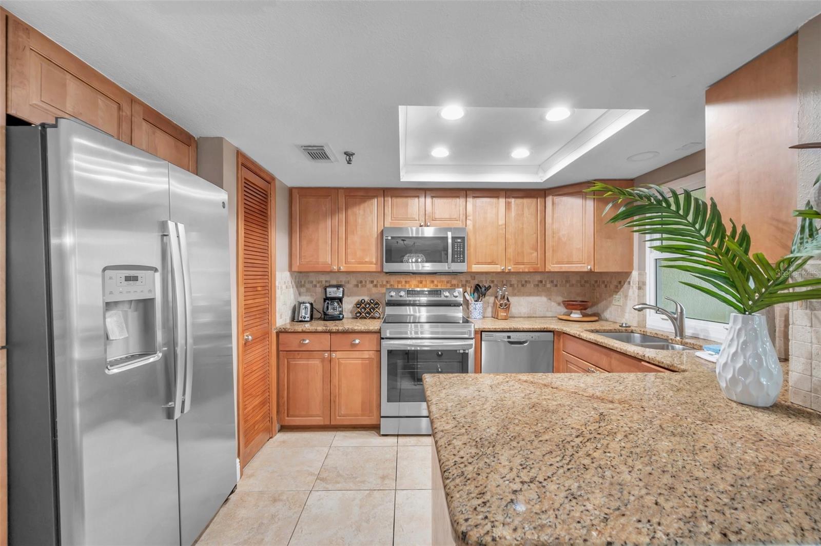 Image 13 of 41 For 17450 Gulf Boulevard 306