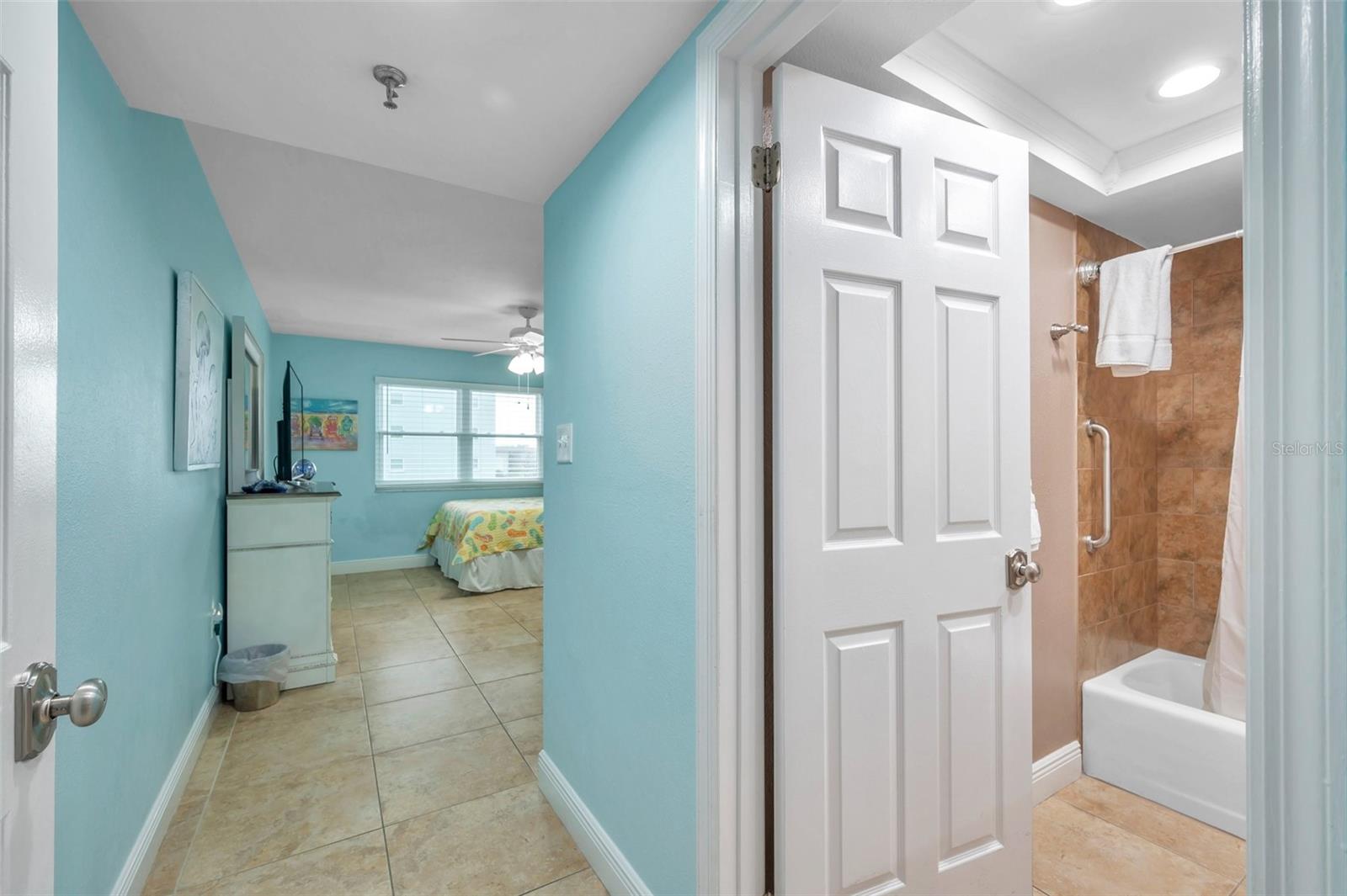 Image 33 of 41 For 17450 Gulf Boulevard 306