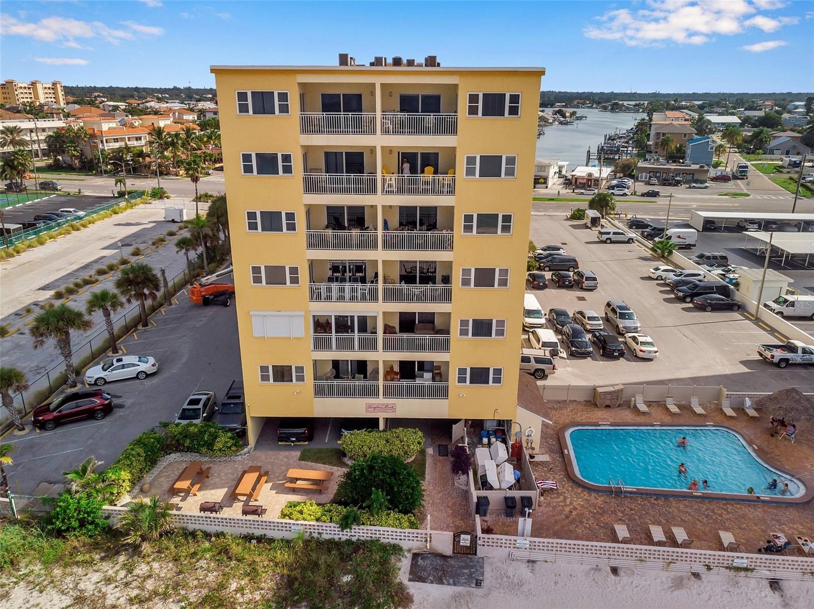 Image 39 of 41 For 17450 Gulf Boulevard 306