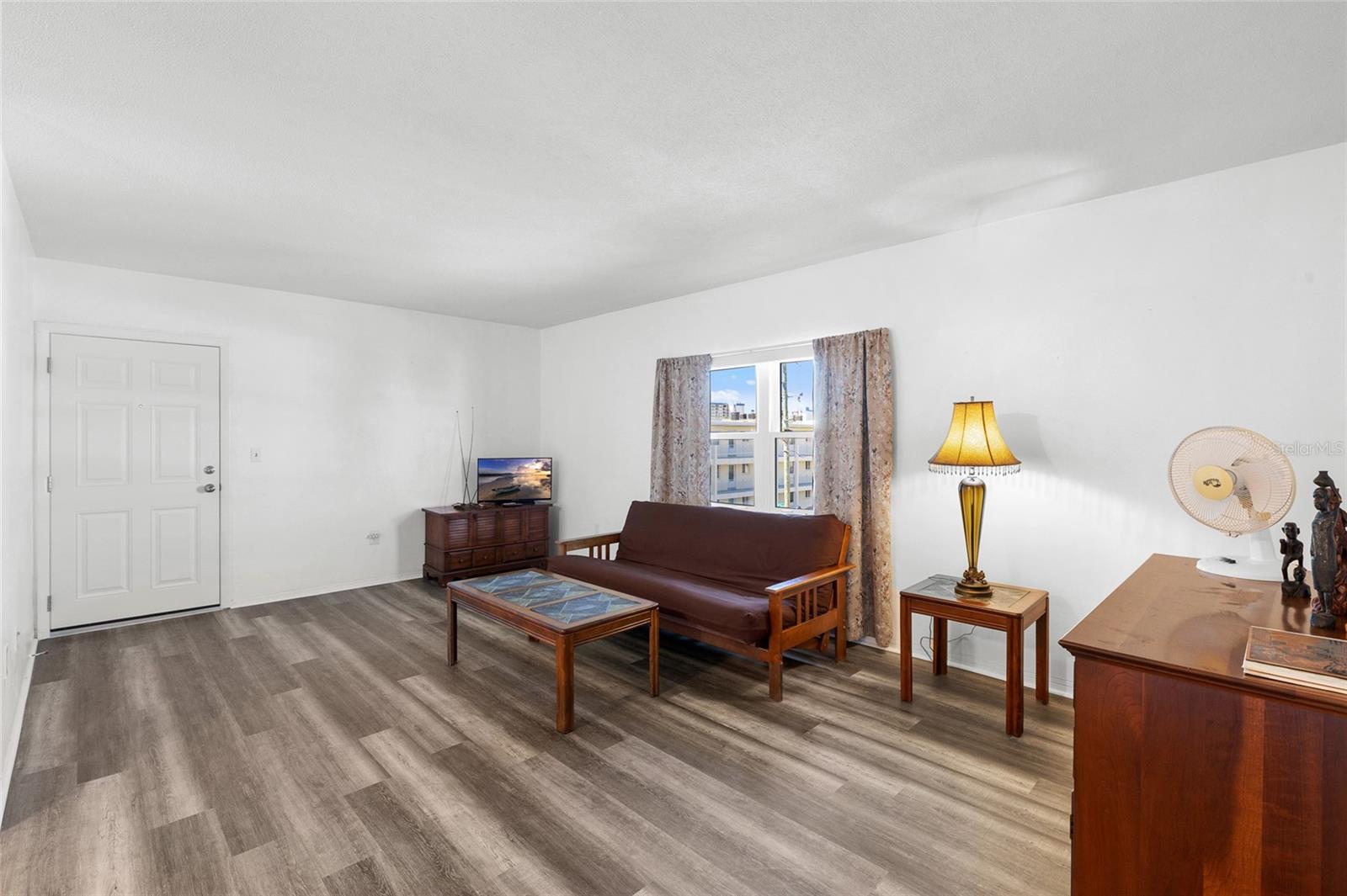 Image 3 of 35 For 6651 Sunset Way 9