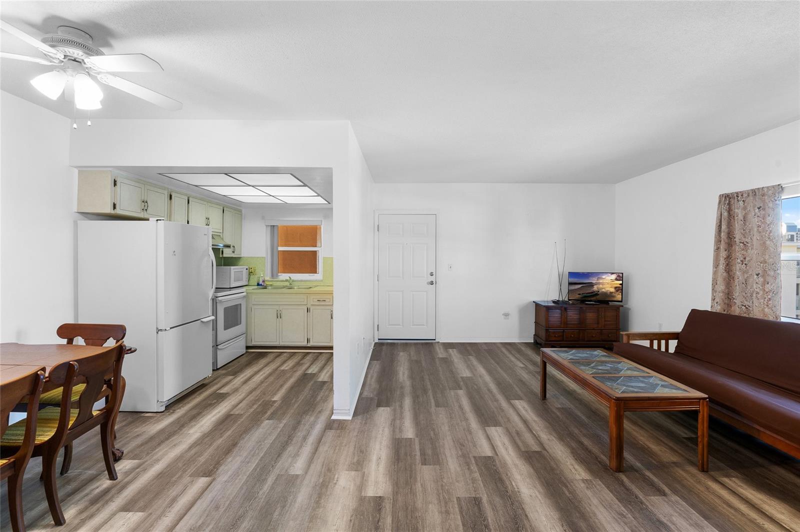 Image 7 of 35 For 6651 Sunset Way 9