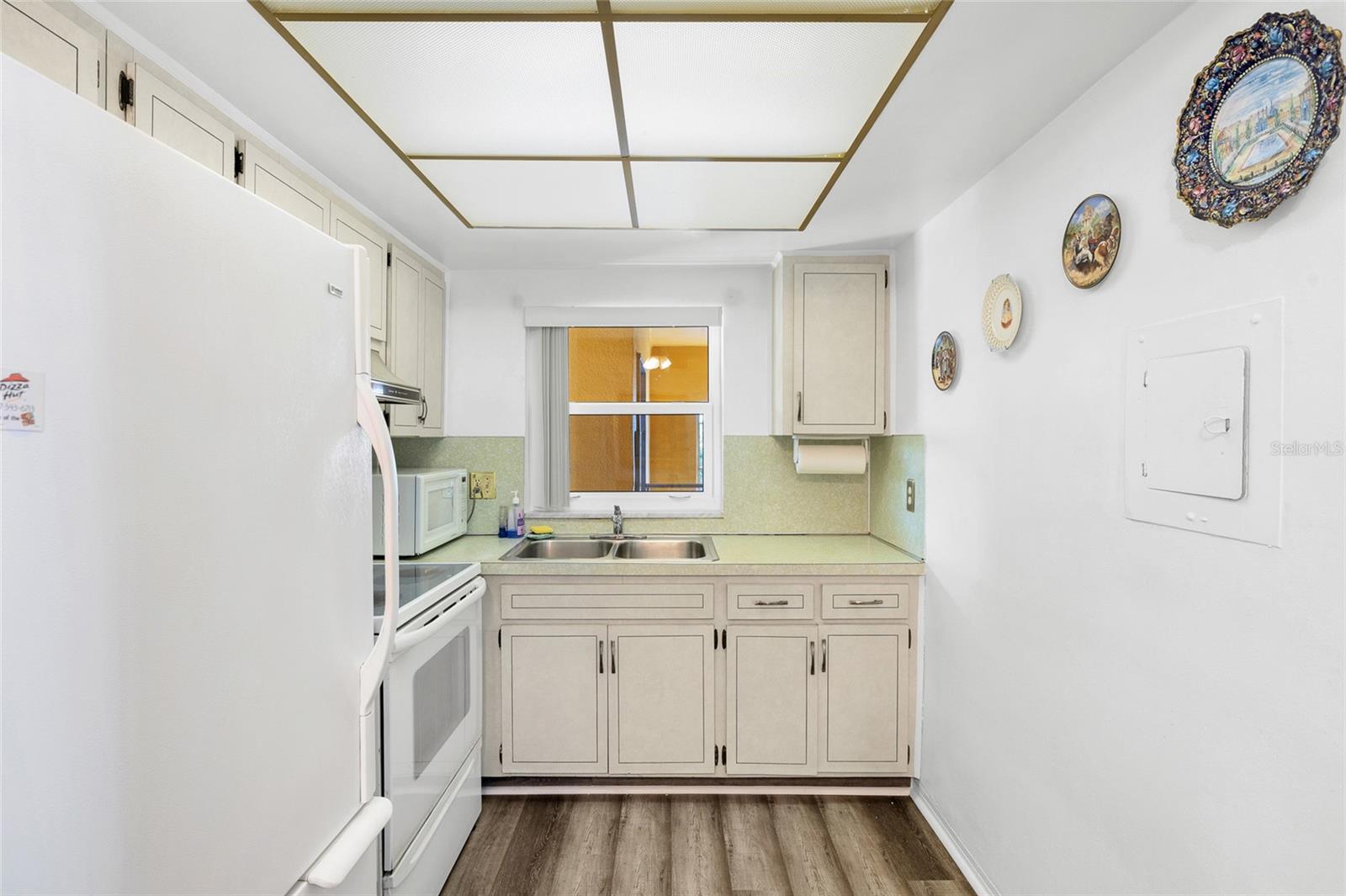 Image 8 of 35 For 6651 Sunset Way 9