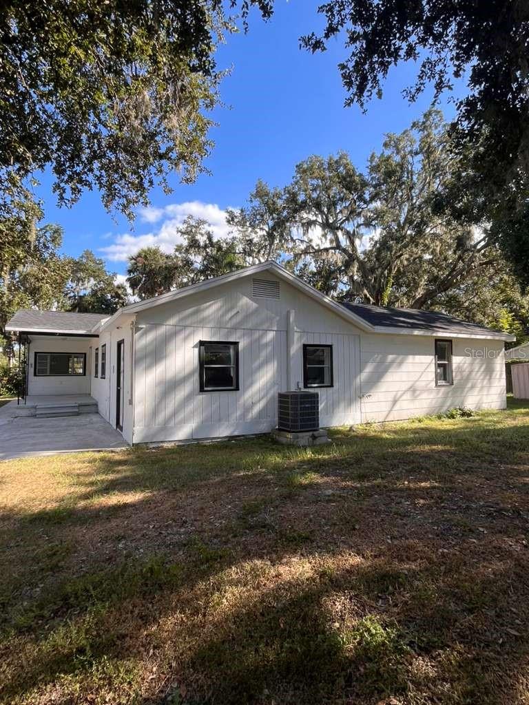 Image 11 of 13 For 10821 Cedar Street