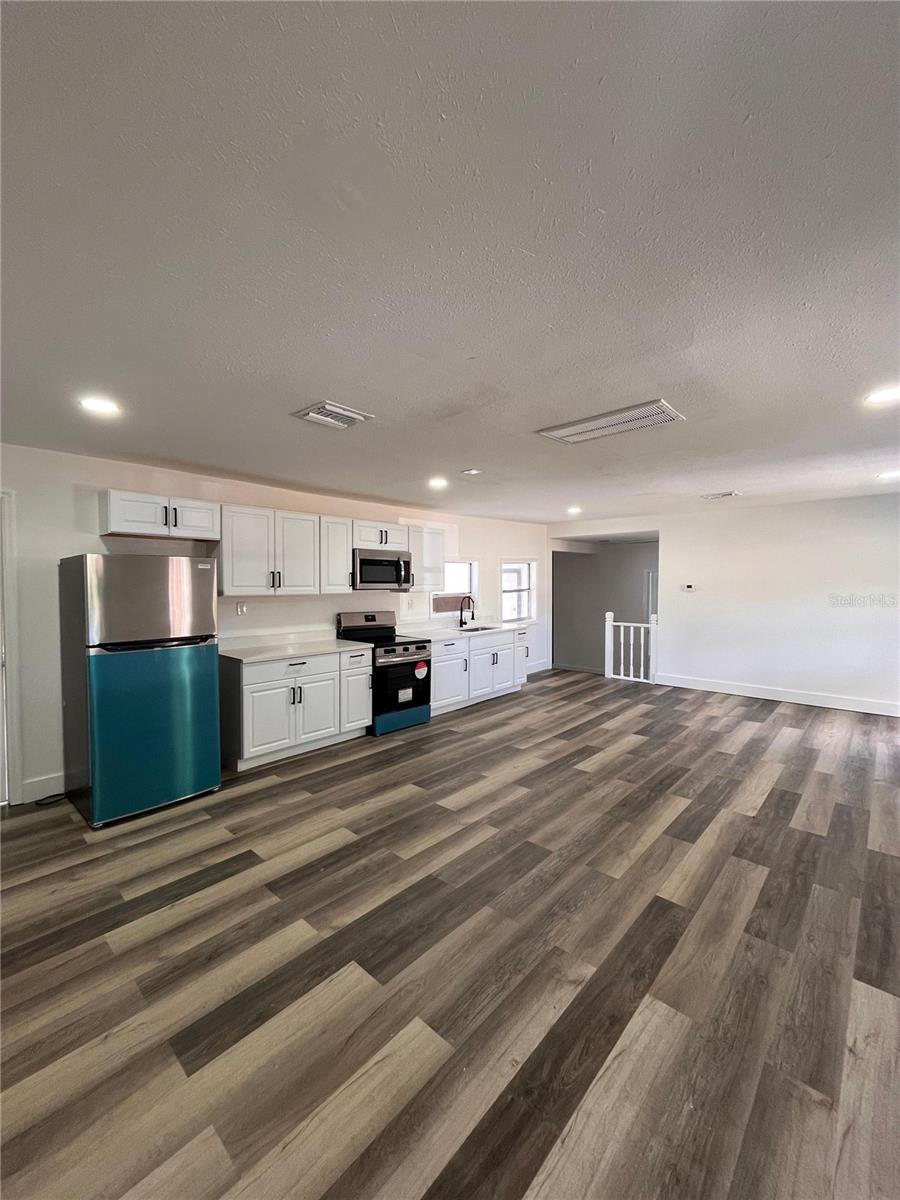 Image 4 of 13 For 10821 Cedar Street