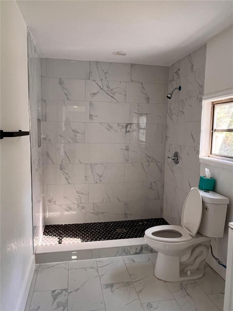 Image 5 of 13 For 10821 Cedar Street