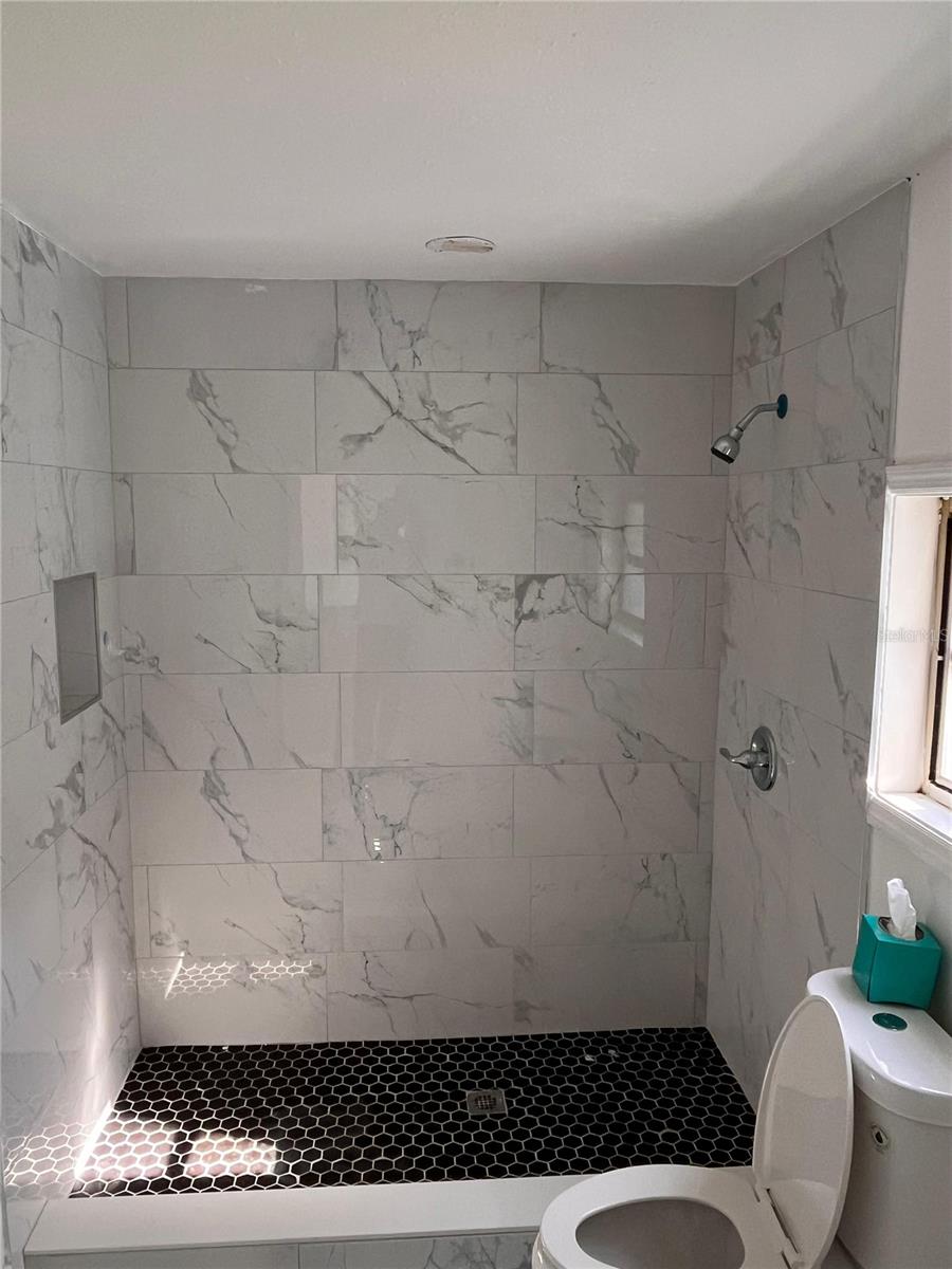 Image 6 of 13 For 10821 Cedar Street