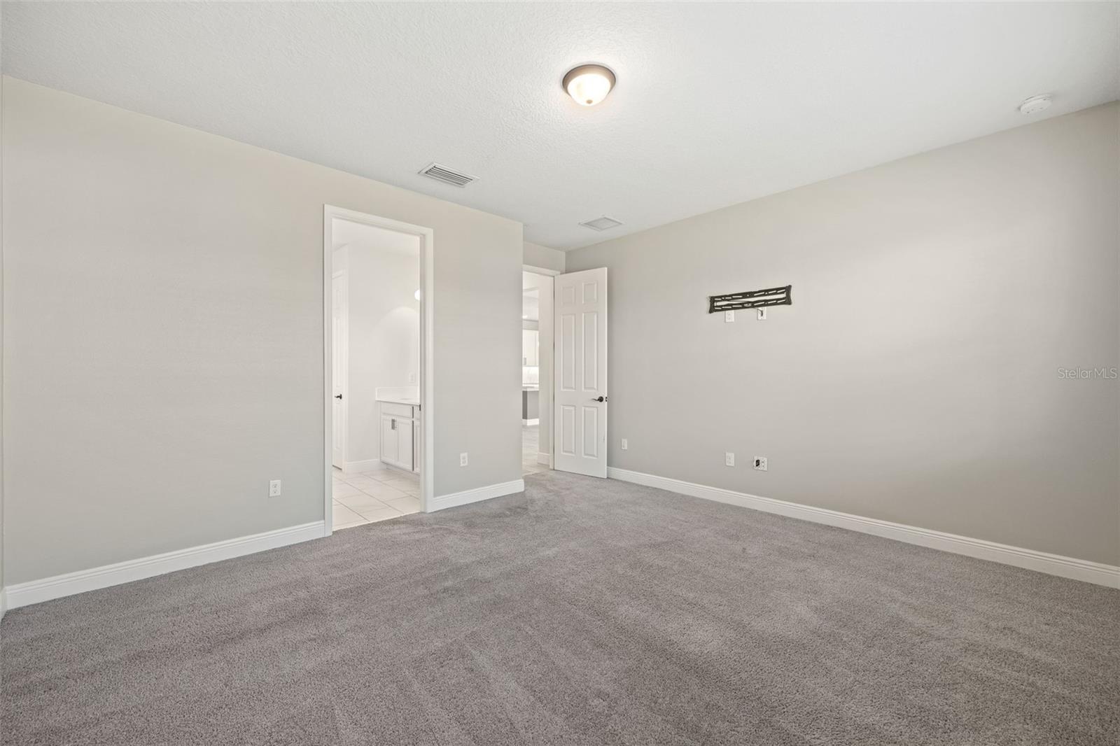 Listing photo id 21 for 6232 Sea Air Drive