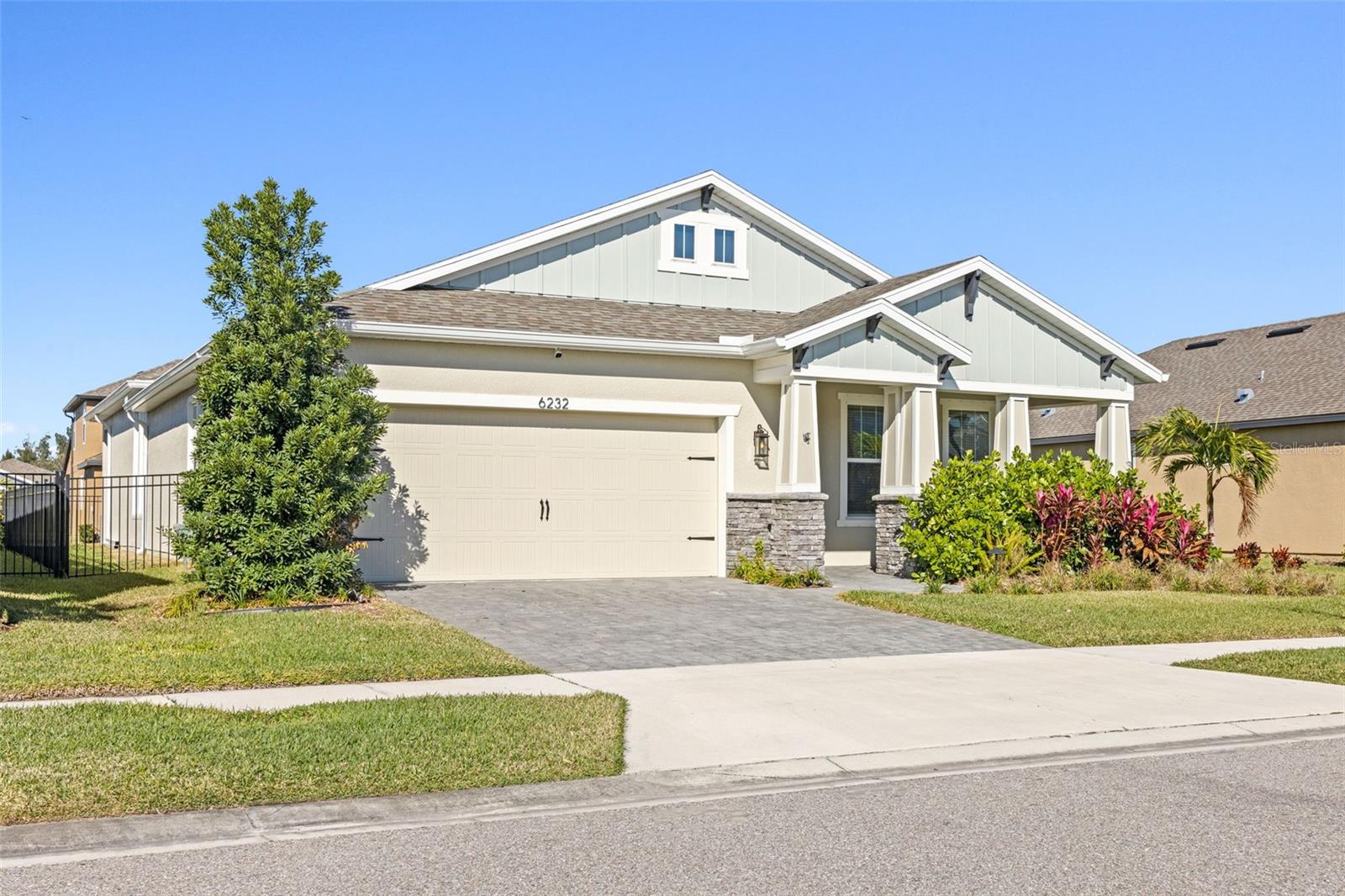 Listing photo id 1 for 6232 Sea Air Drive